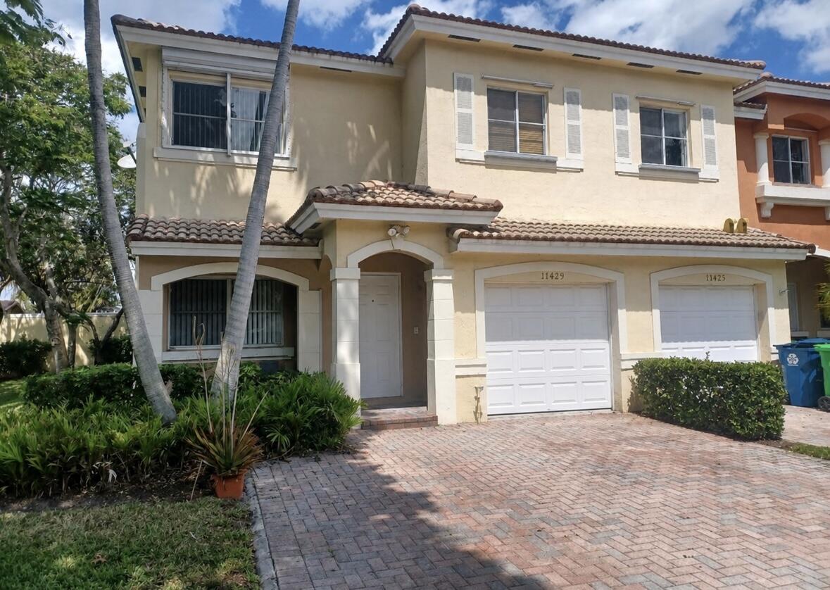3BR – Townhouse at 11429 NW 34th Place