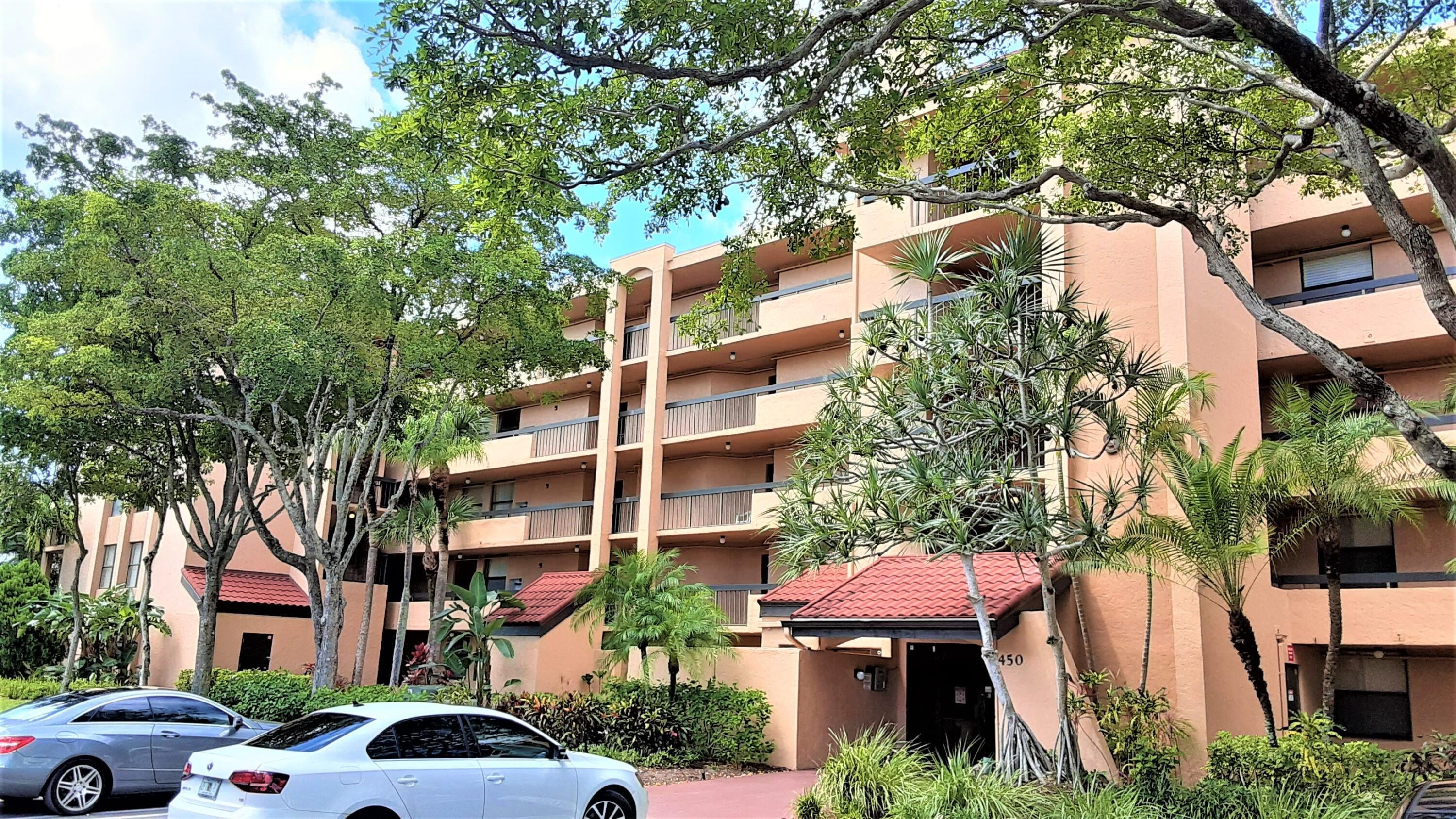 3BR – Condominium at 450 Egret Circle #9505