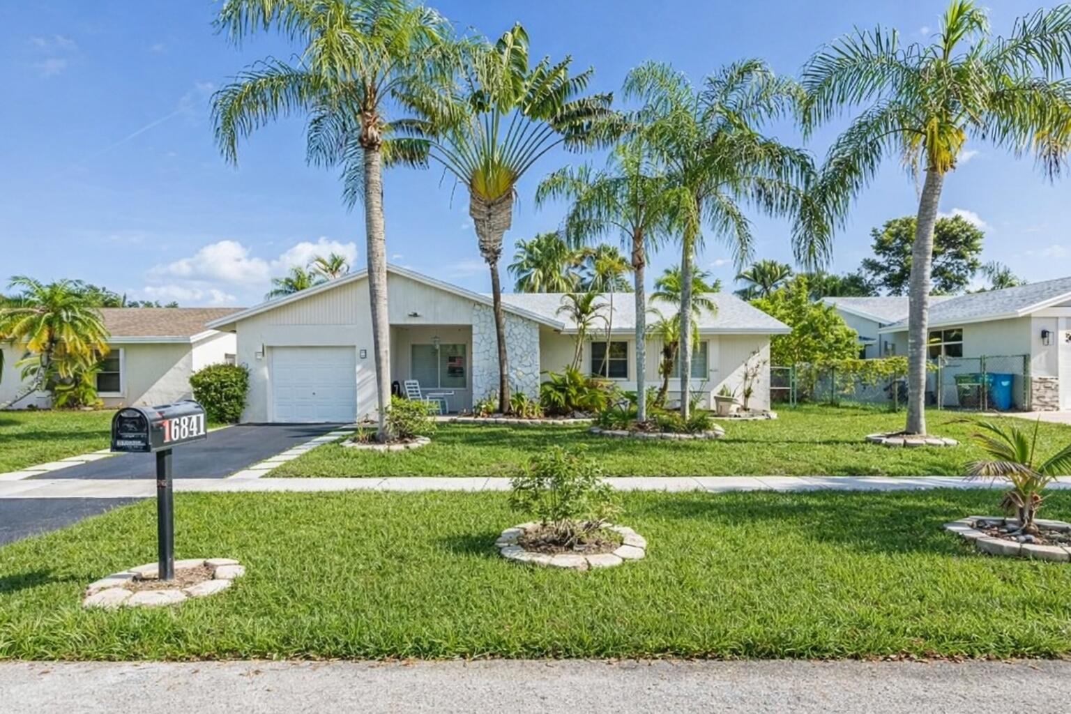 3BR – SingleFamilyResidence at 16841 Royal Poinciana Drive