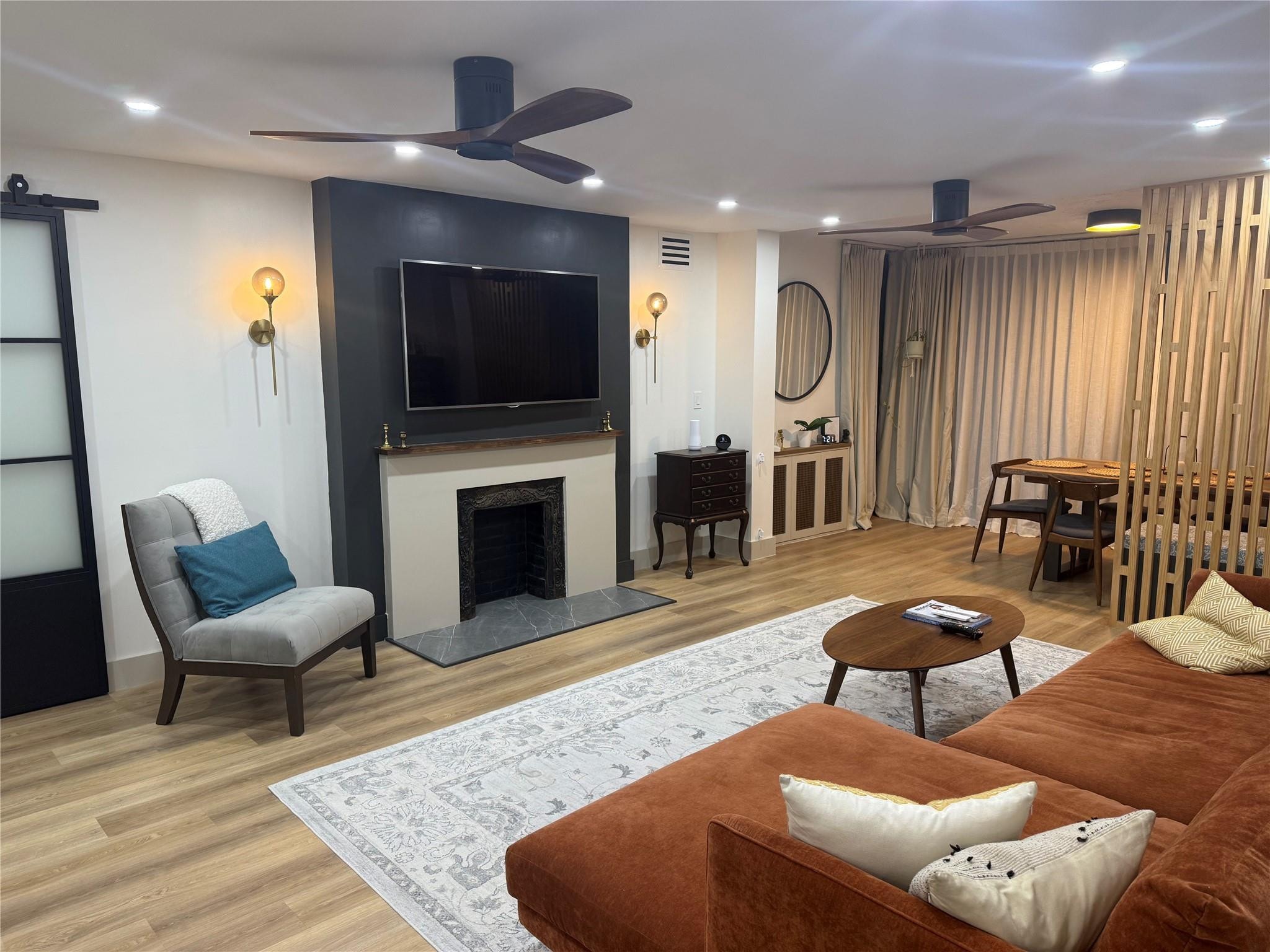 3BR – Condominium at 3700 Oaks Clubhouse Drive #103