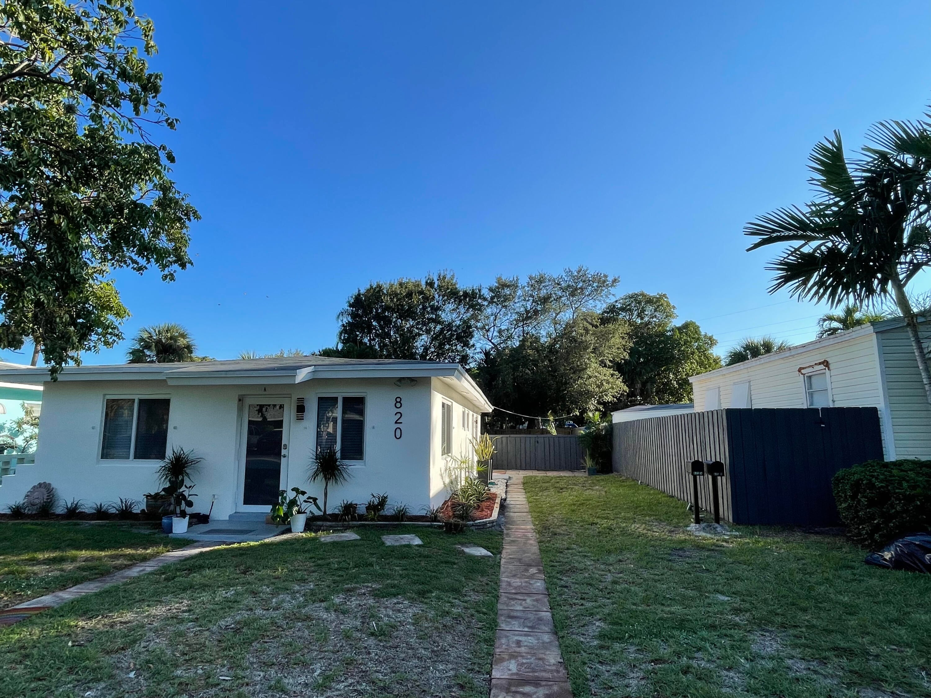 1BR – SingleFamilyResidence at 820 SE 14th Street #1-2