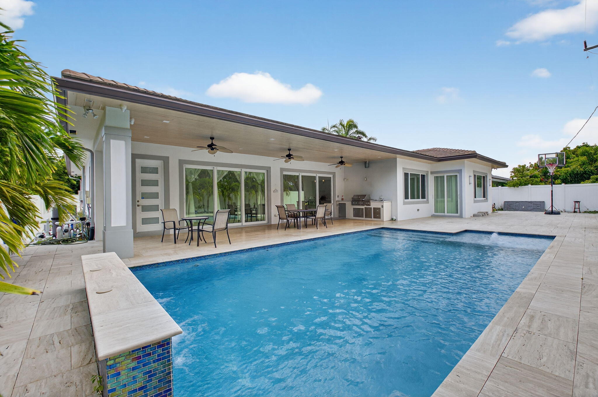 5BR – SingleFamilyResidence at 711 NE 6th Street