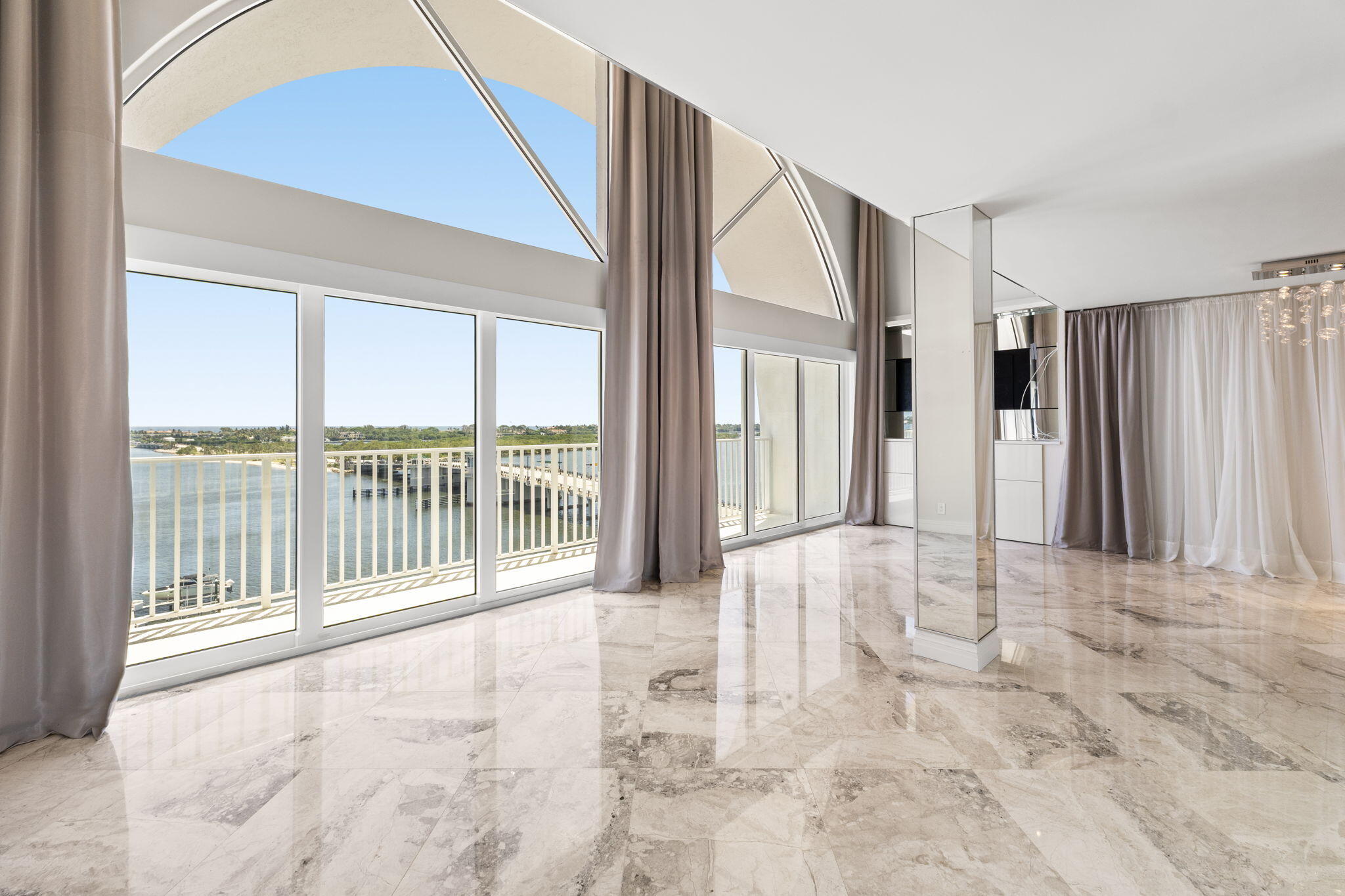 5BR – Condominium at 3901 S Flagler Drive #1002