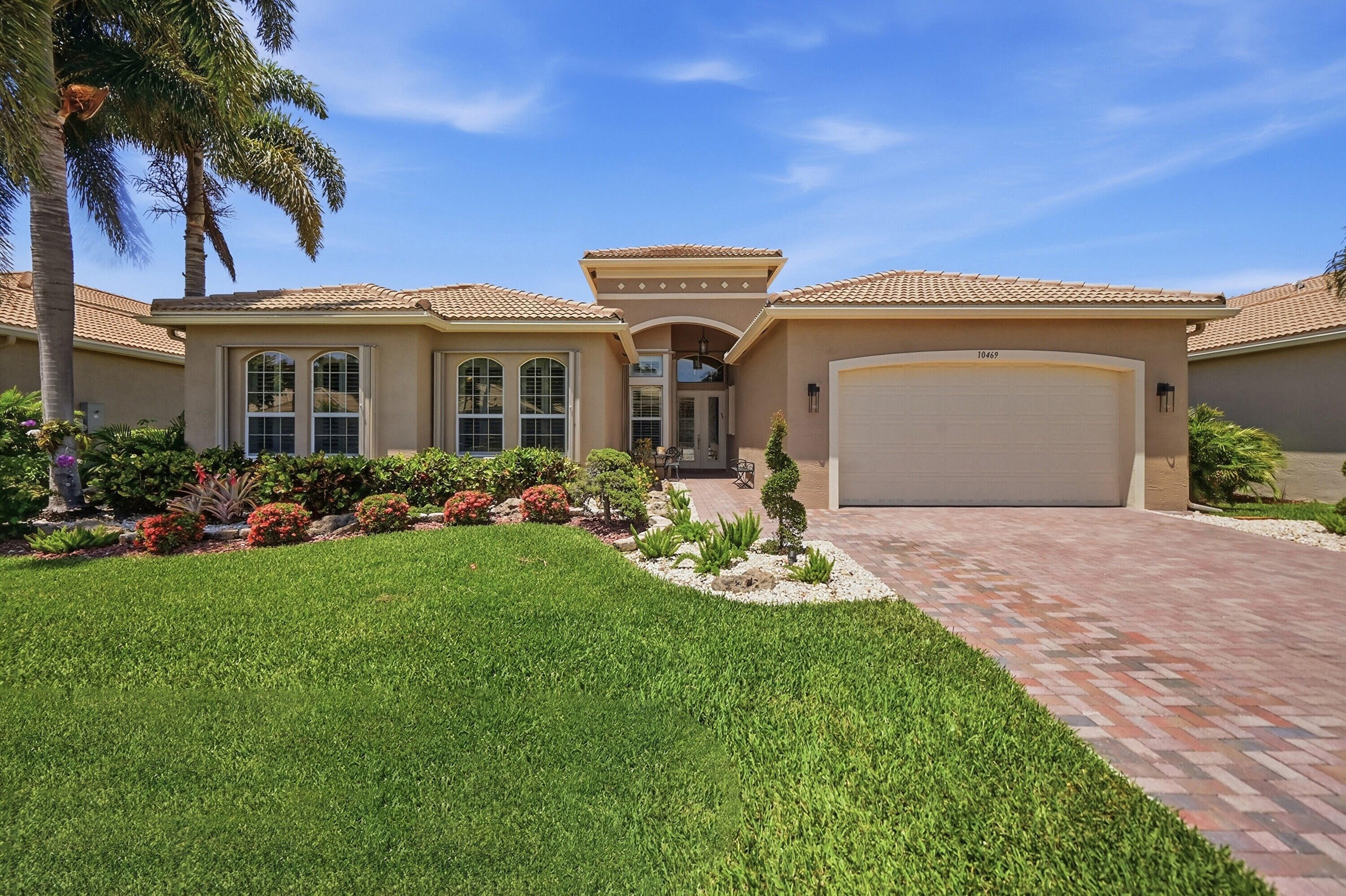 4BR – SingleFamilyResidence at 10469 Whitewind Circle