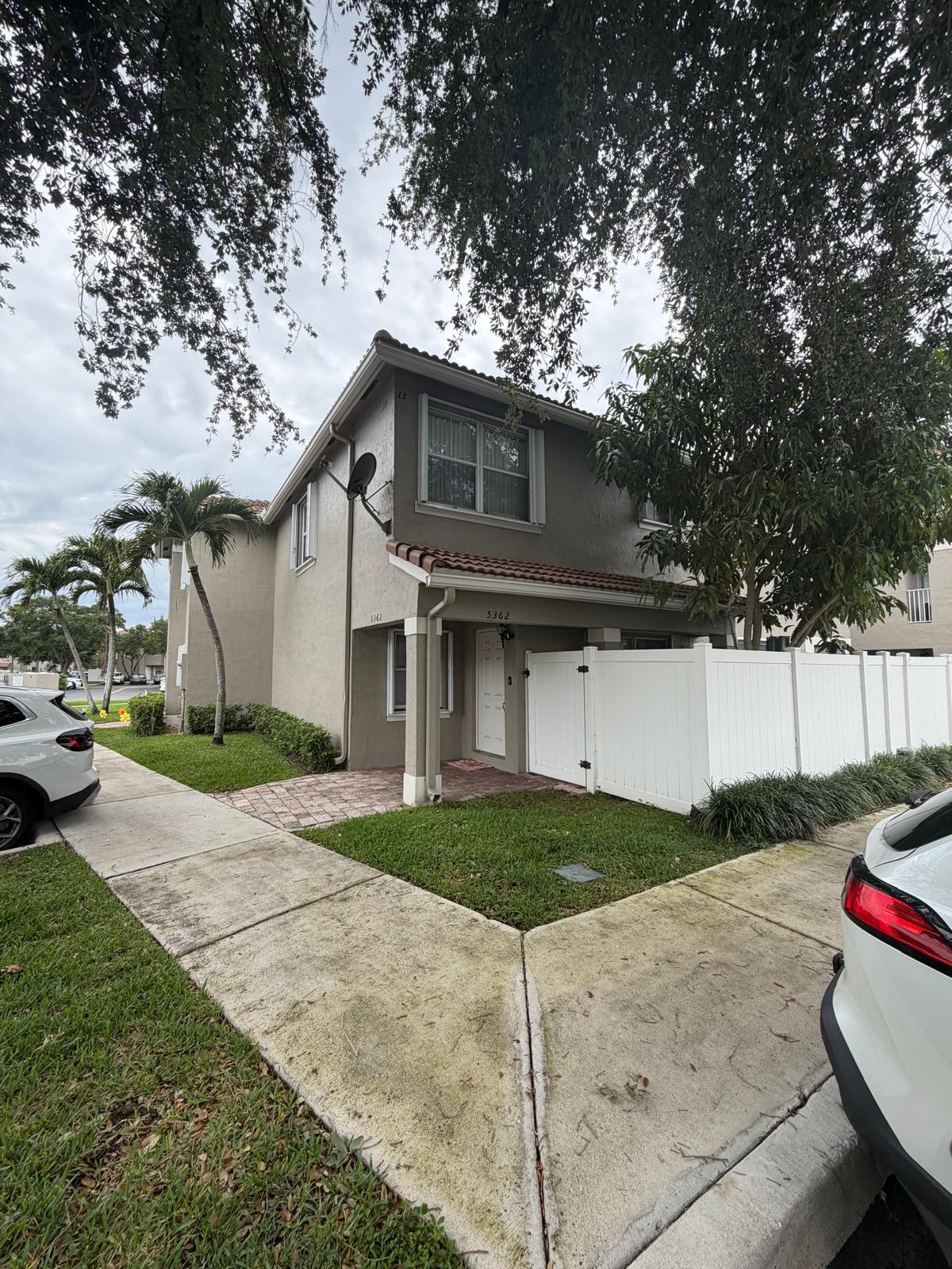 2BR – Townhouse at 5362 SW 125th Avenue