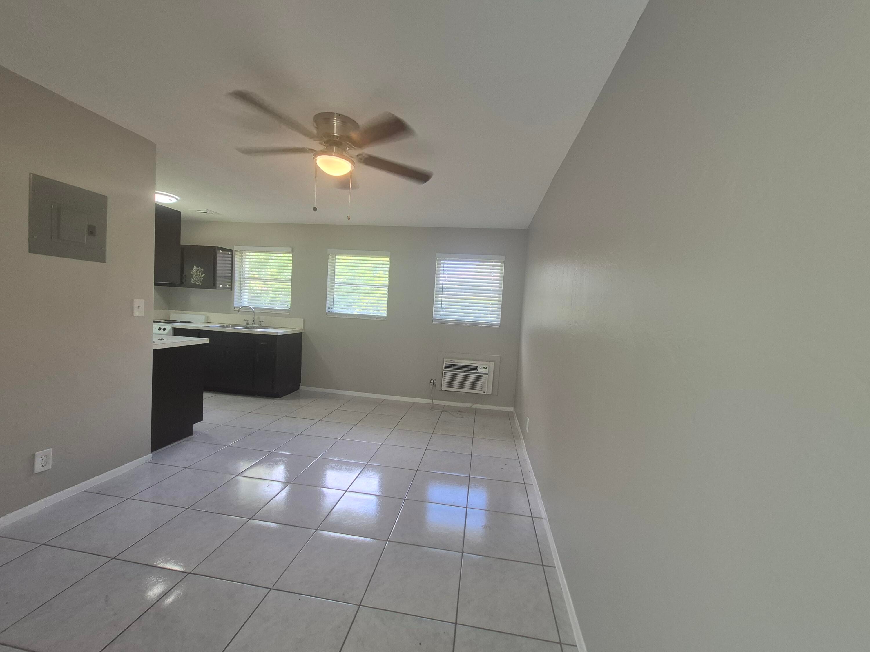 1BR – Apartment at 325 NW 25th Street #5