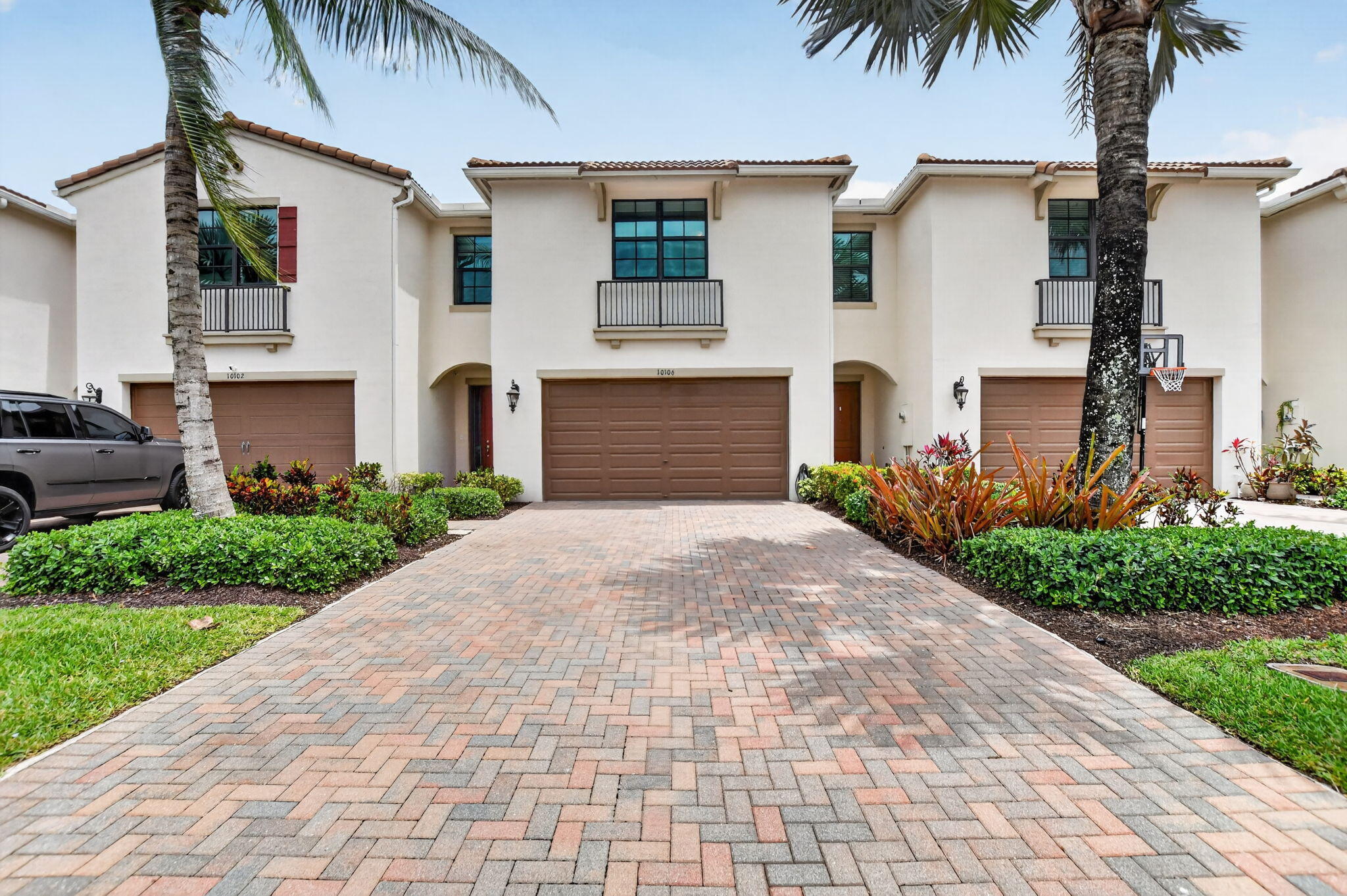 3BR – Townhouse at 10106 Akenside Drive
