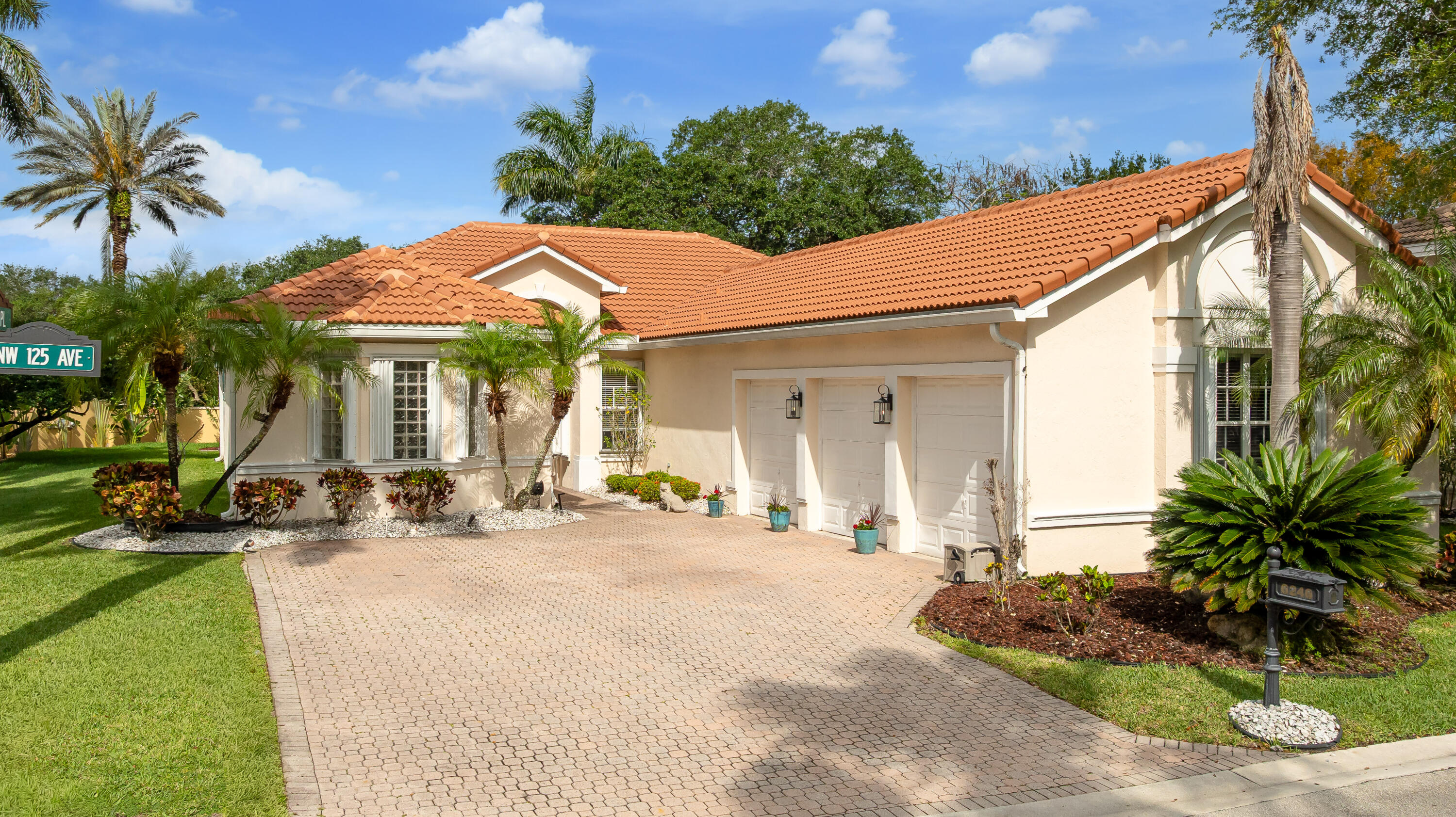 4BR – SingleFamilyResidence at 6246 NW 125th Avenue