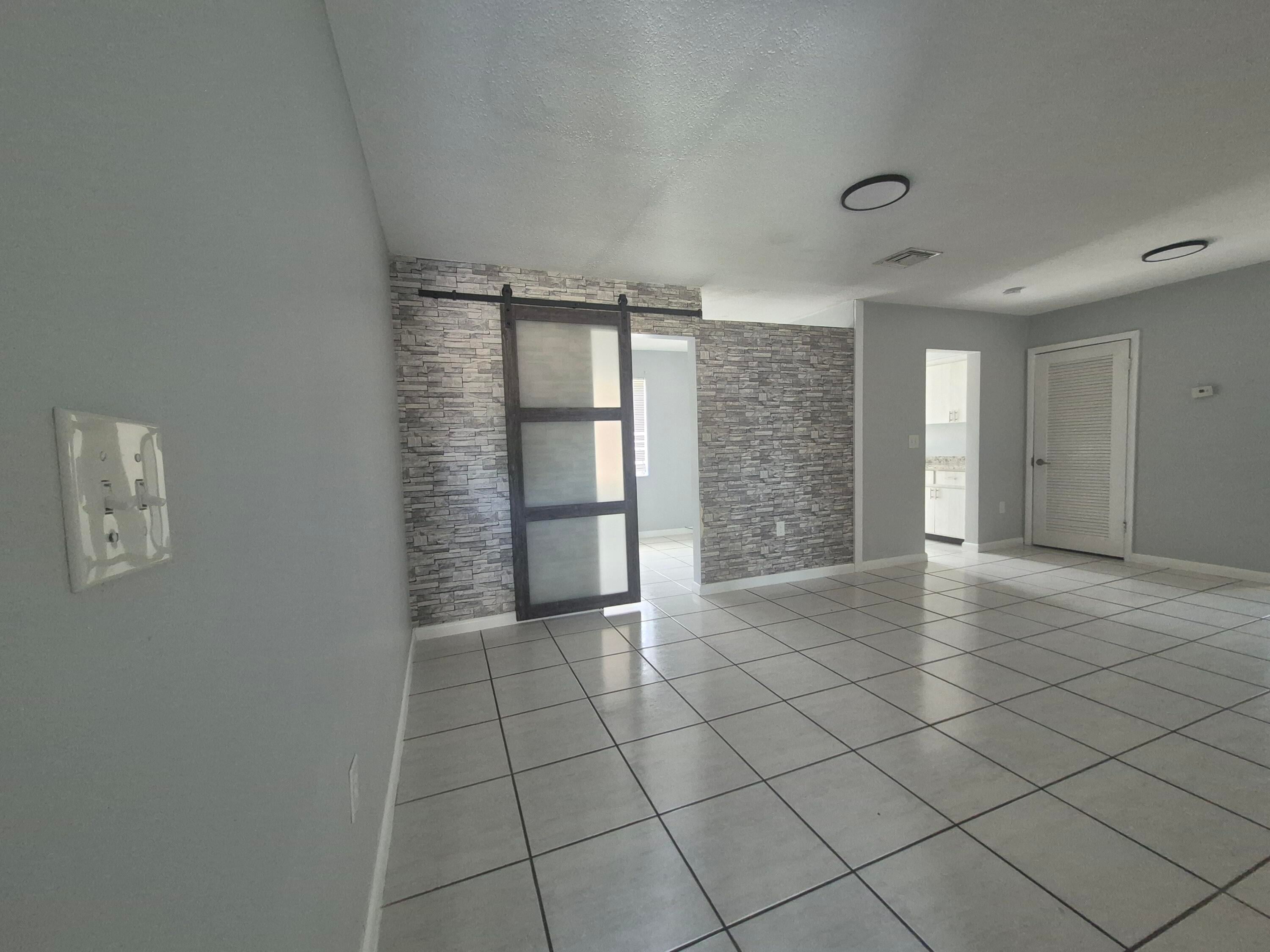 2BR – Apartment at 7221 Venetian Street #9
