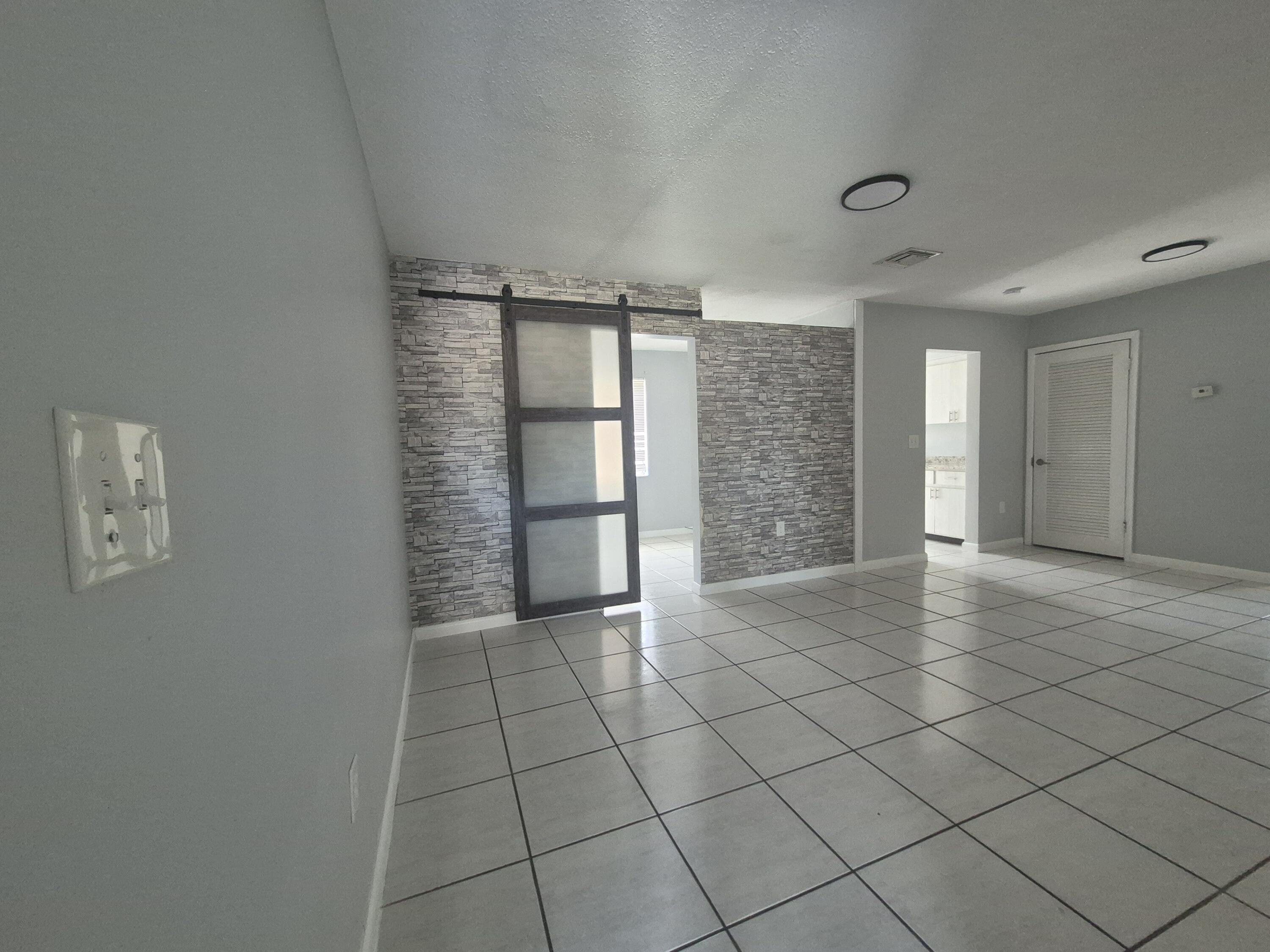 2BR – Apartment at 7221 Venetian Street #9