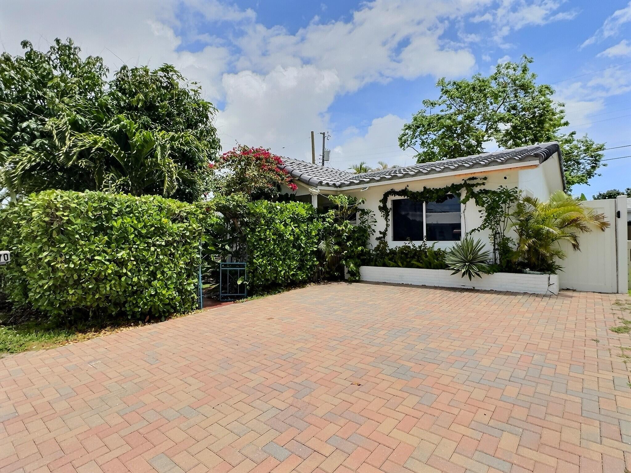 2BR – SingleFamilyResidence at 4570 NW 16th Terrace