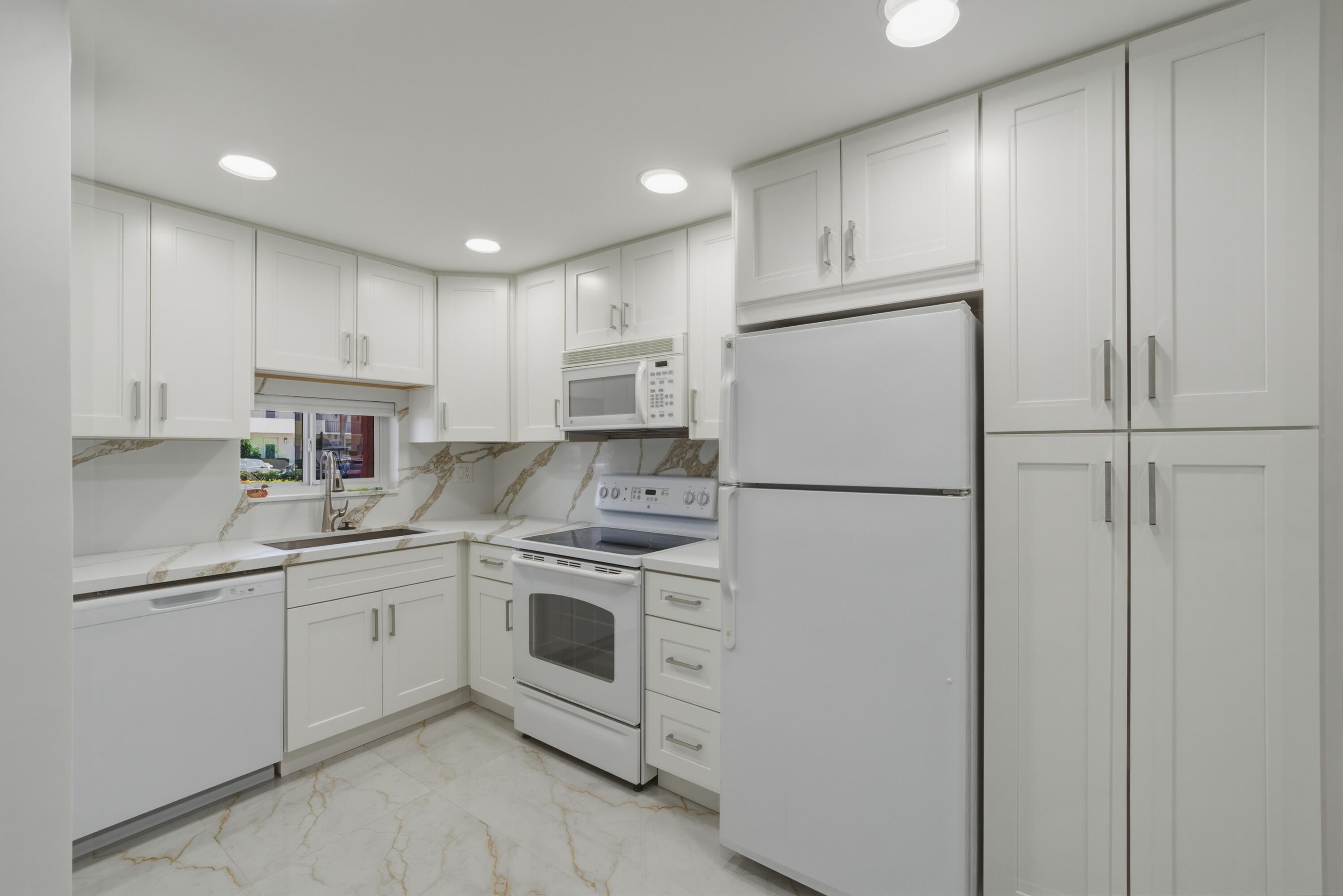 1BR – Condominium at 371 S Hollybrook Drive #106