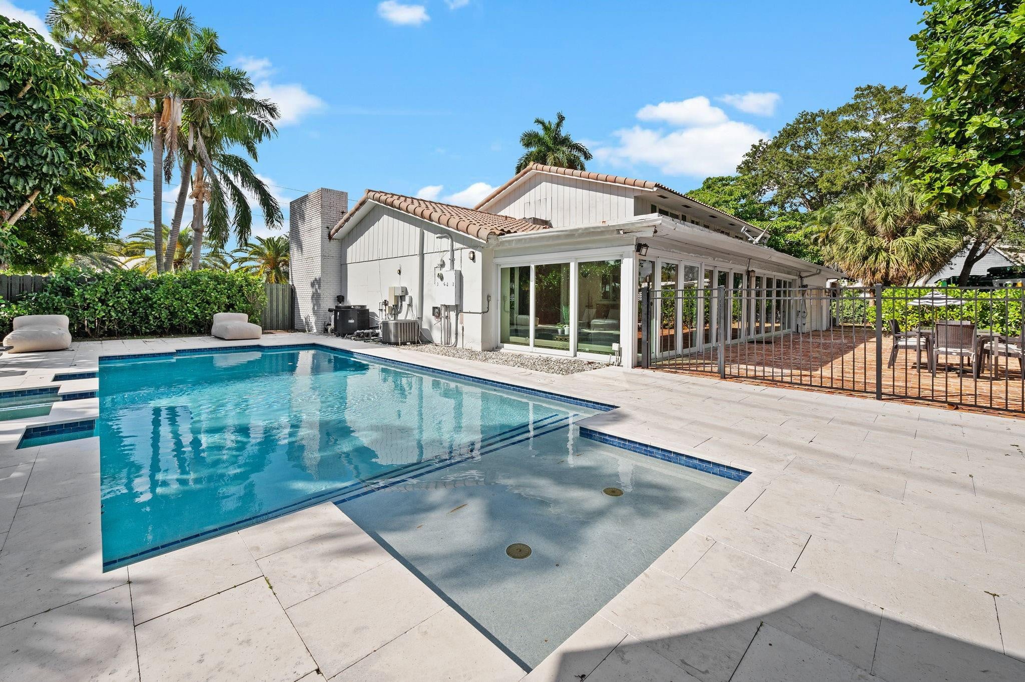 5BR – SingleFamilyResidence at 4620 NE 25th Avenue