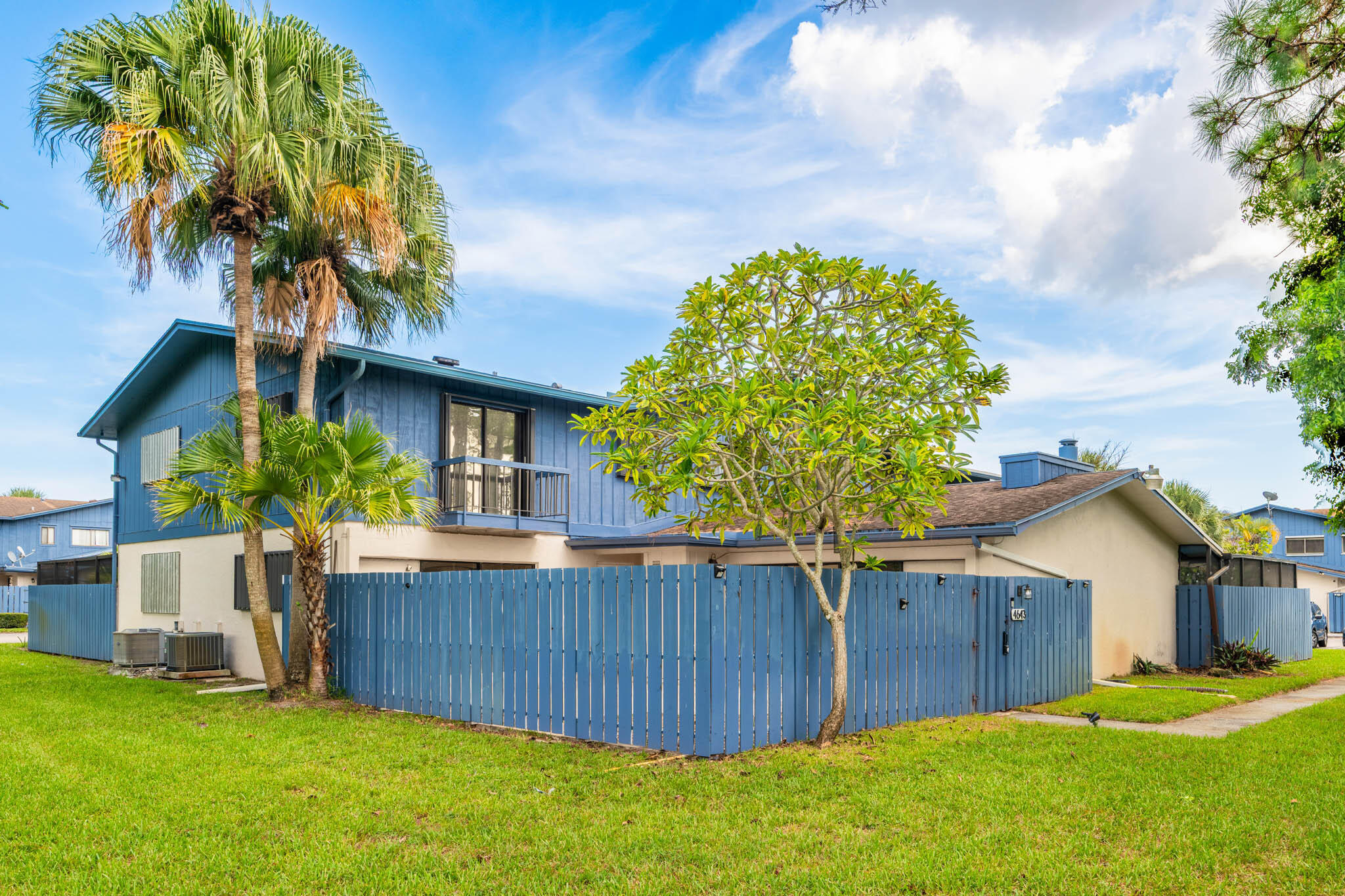 3BR – Townhouse at 4643 Holly Lake Drive