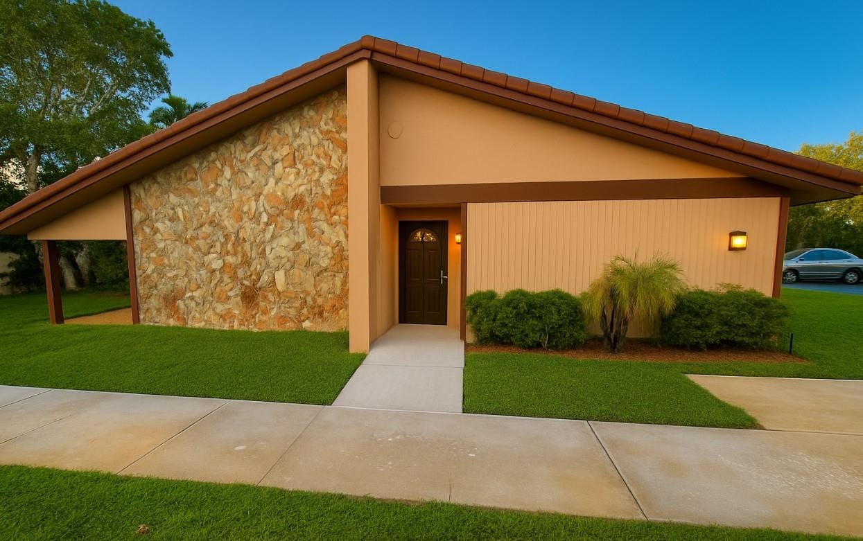 3BR – Condominium at 5042 Sheridan Street