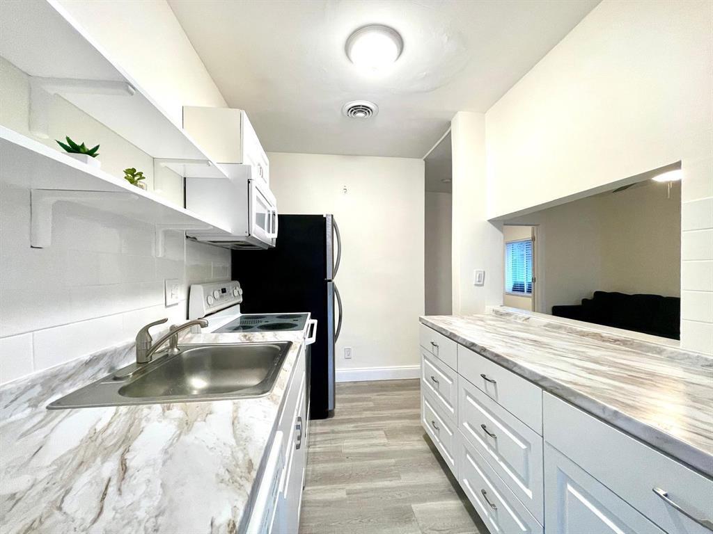 2BR – Apartment at 828 NE 17th Avenue #2