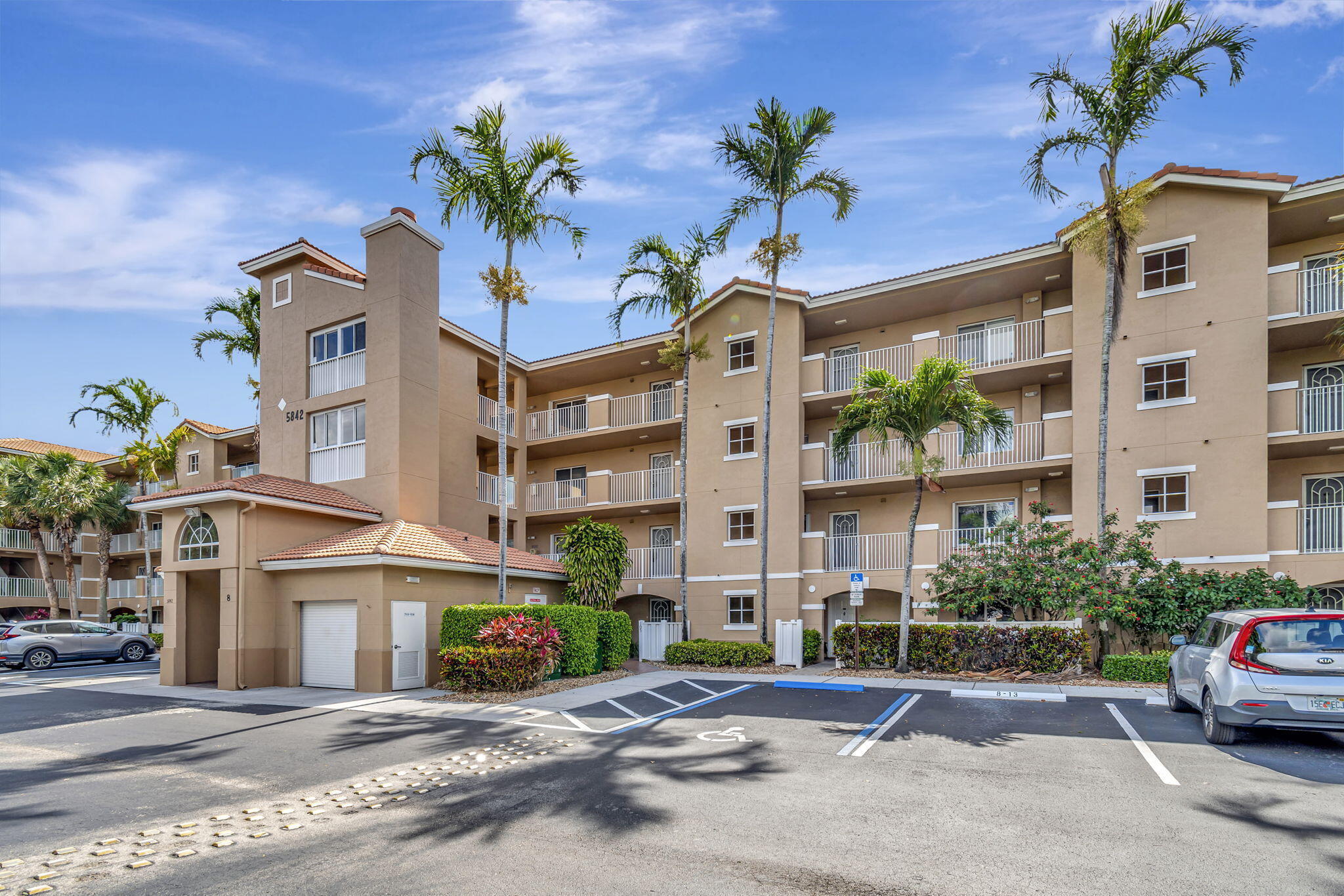 3BR – Condominium at 5842 Crystal Shores Drive #105