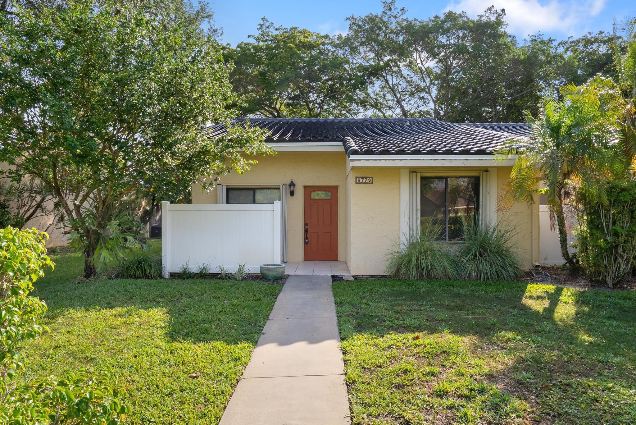 2BR – RES at 6779 Bridlewood Court
