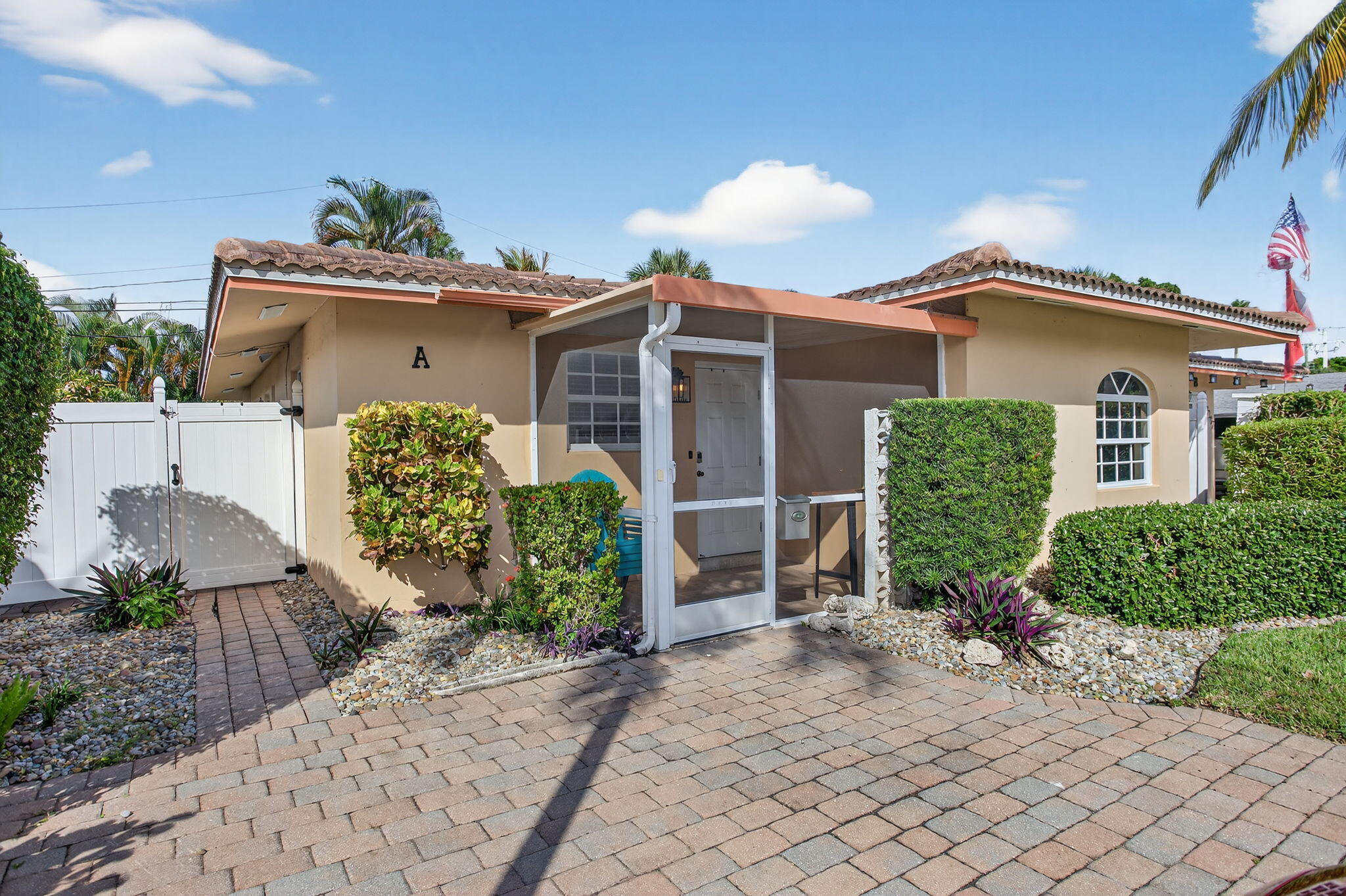 1BR – Townhouse at 3207 Marine Drive #A