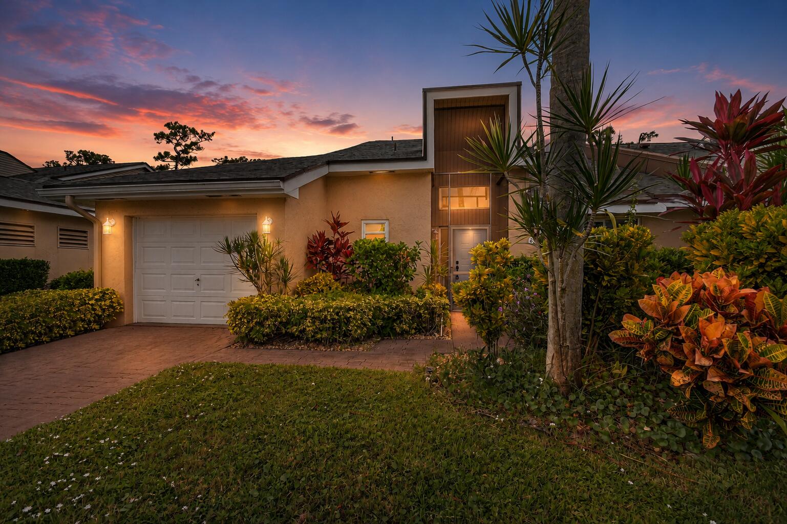 3BR – RES at 6869 Fountains Circle #6869