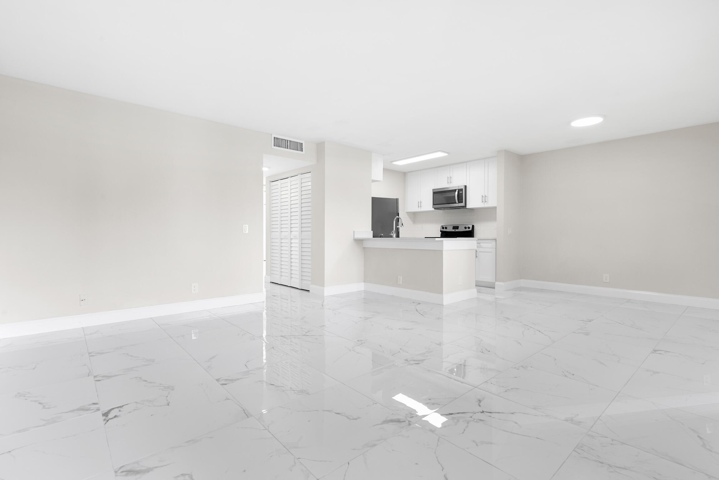 2BR – Condominium at 712 Meadows Circle