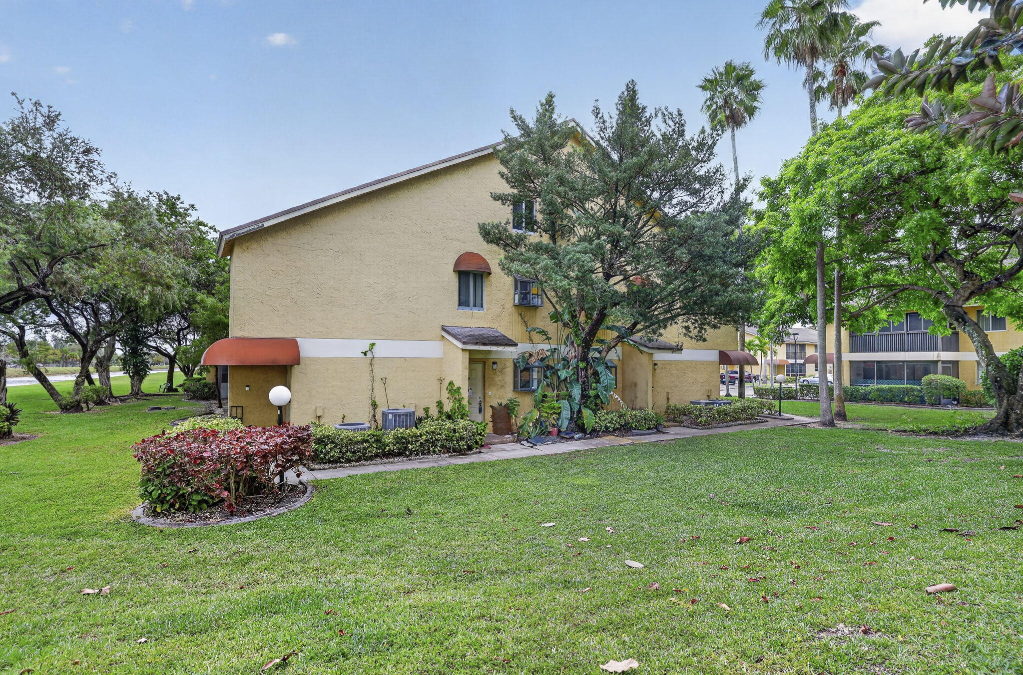 2BR – Condominium at 3041 N Oakland Forest Drive #103