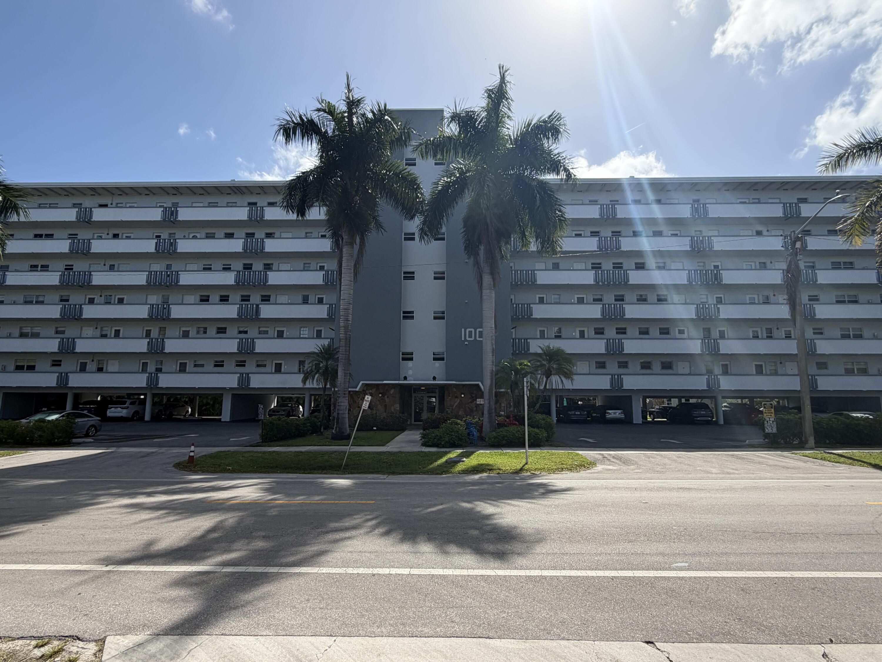 1BR – Condominium at 1000 NE 14th Avenue #304