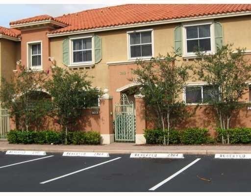 2BR – Townhouse at 765 SW 107th Avenue #2303