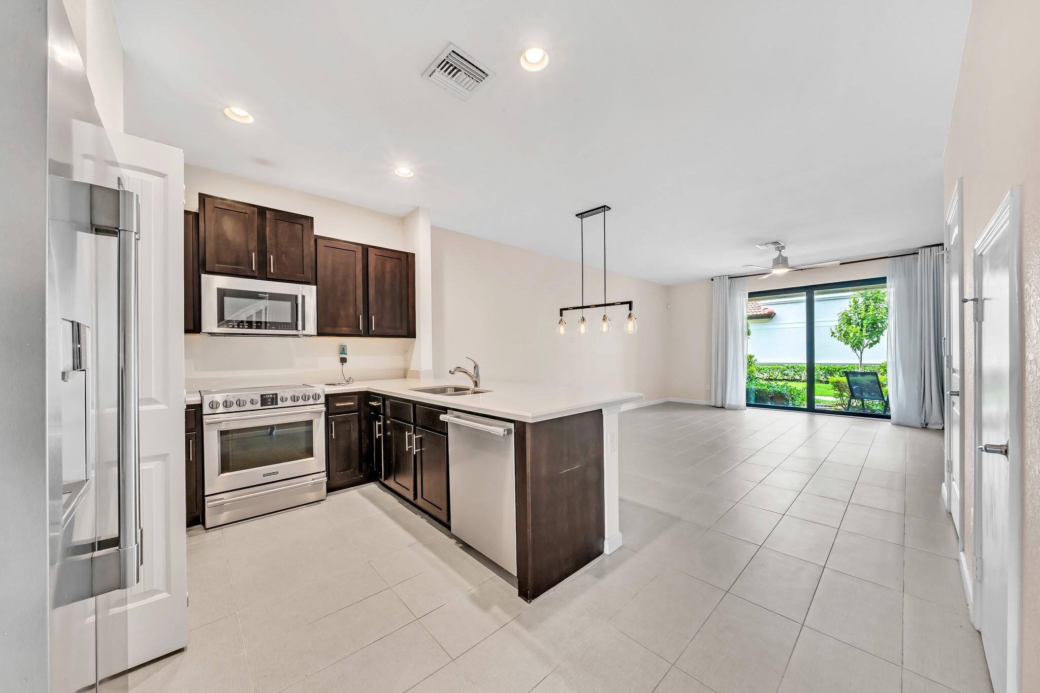 3BR – Townhouse at 4208 N Dixie Highway #25