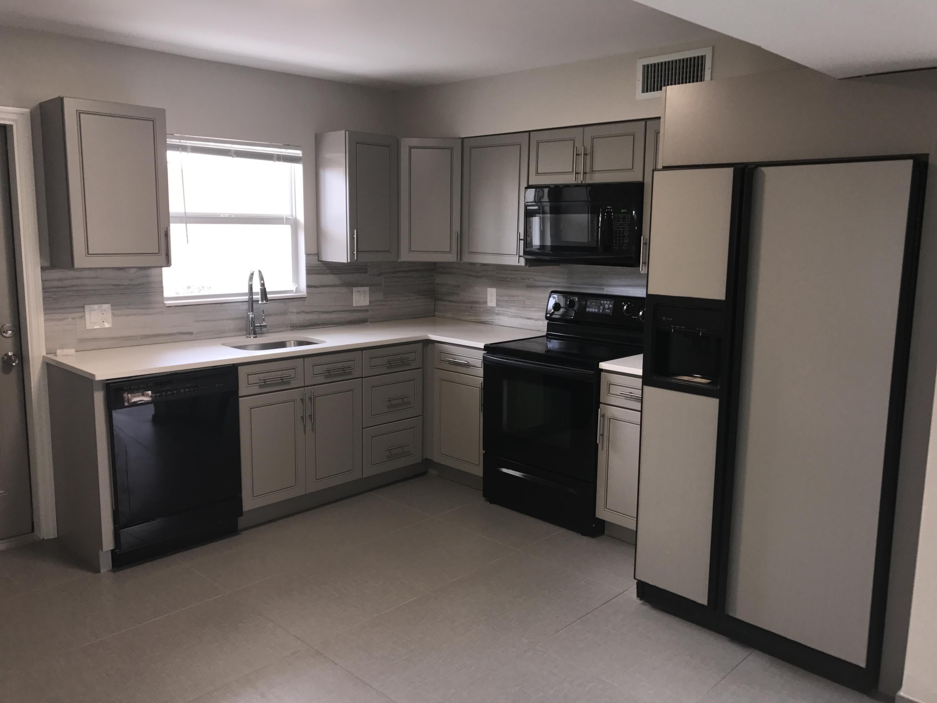 3BR – Apartment at 142 SW 8th Avenue #Apt A