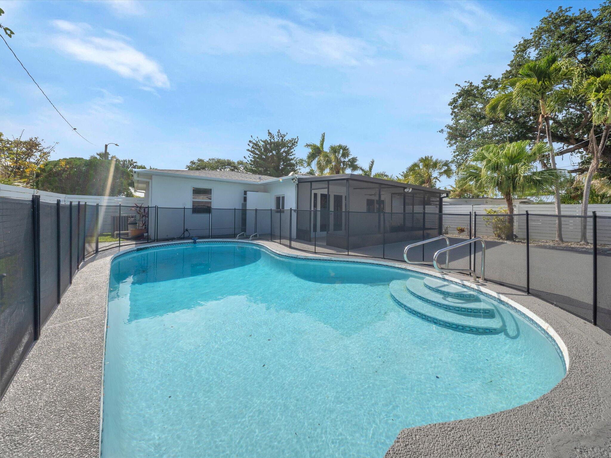 4BR – SingleFamilyResidence at 1721 N 16th Court