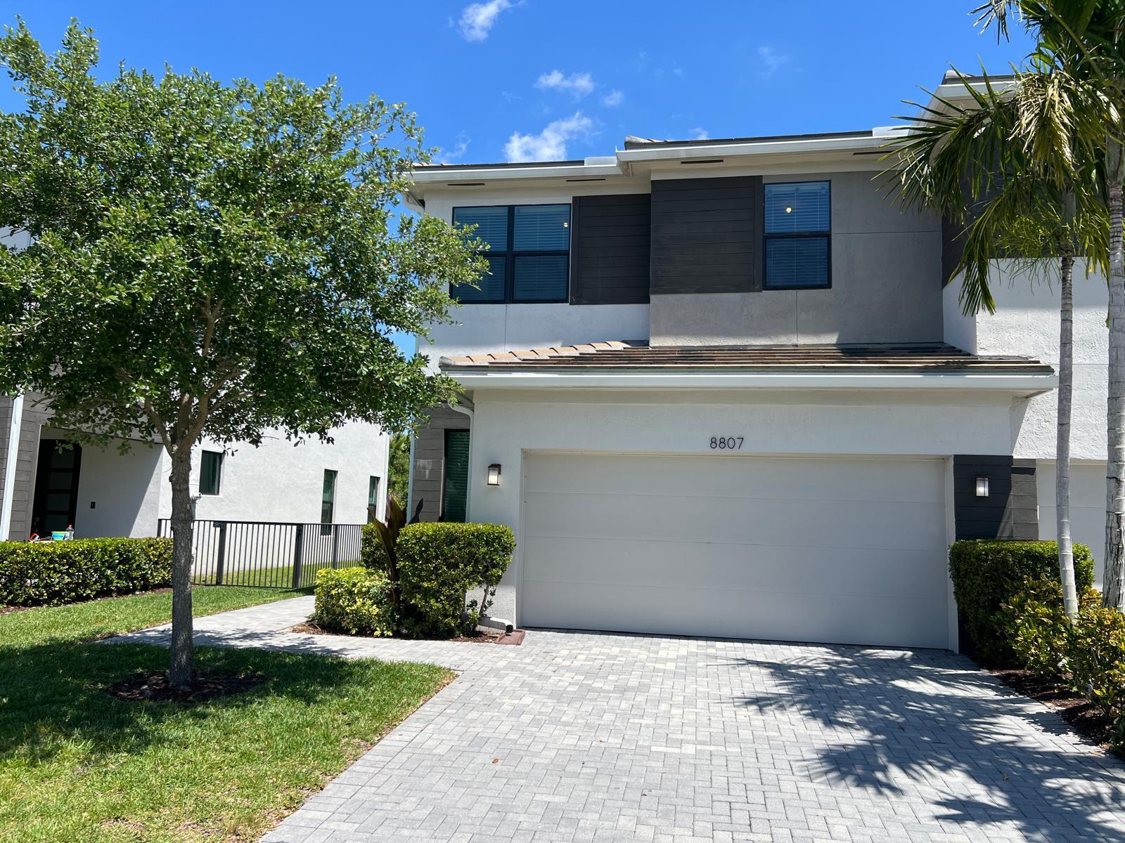 3BR – Townhouse at 8807 Antarus Drive