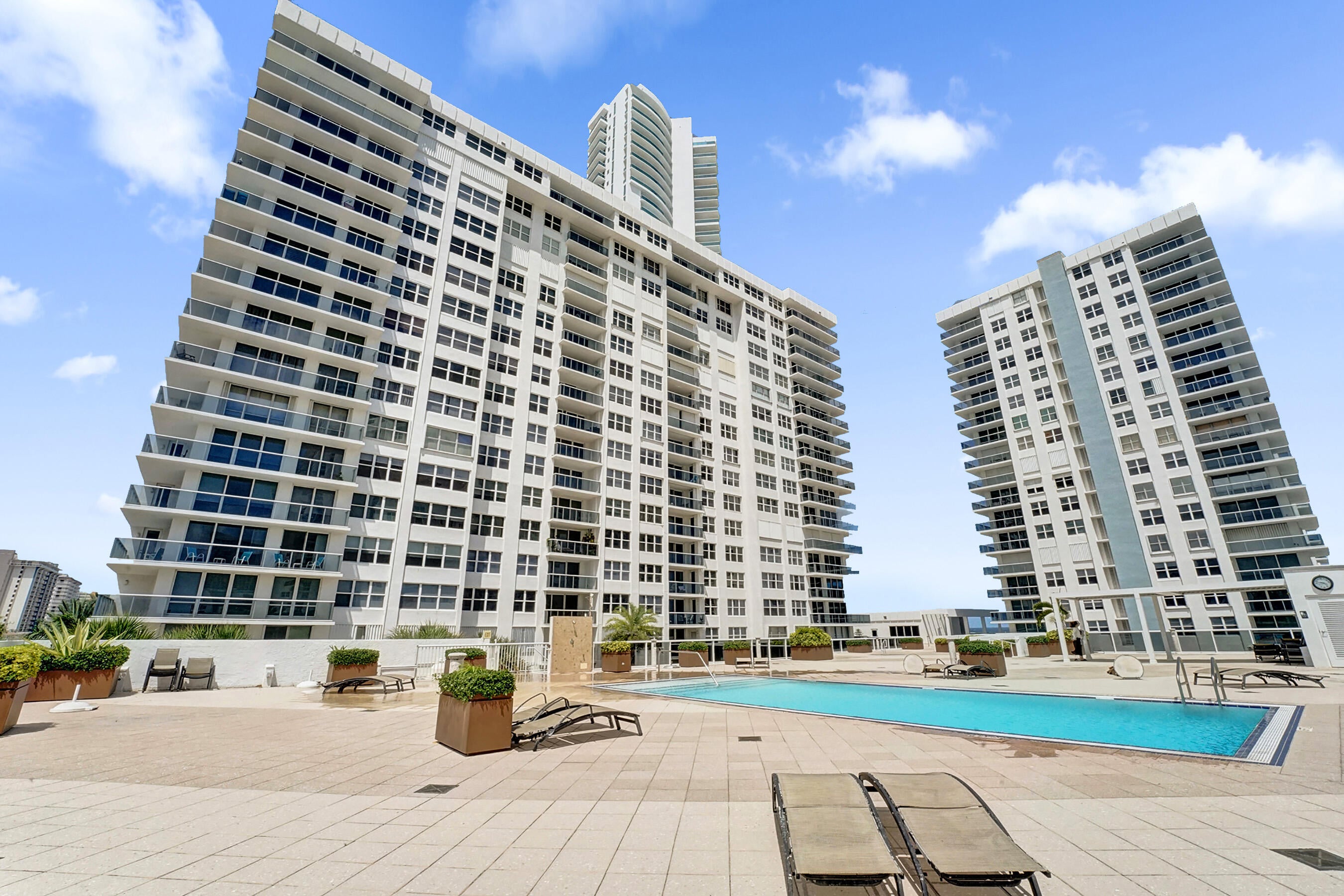 2BR – Condominium at 2751 S Ocean Drive #302s