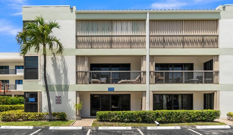 2BR – Condominium at 4140 N Ocean Drive #101e