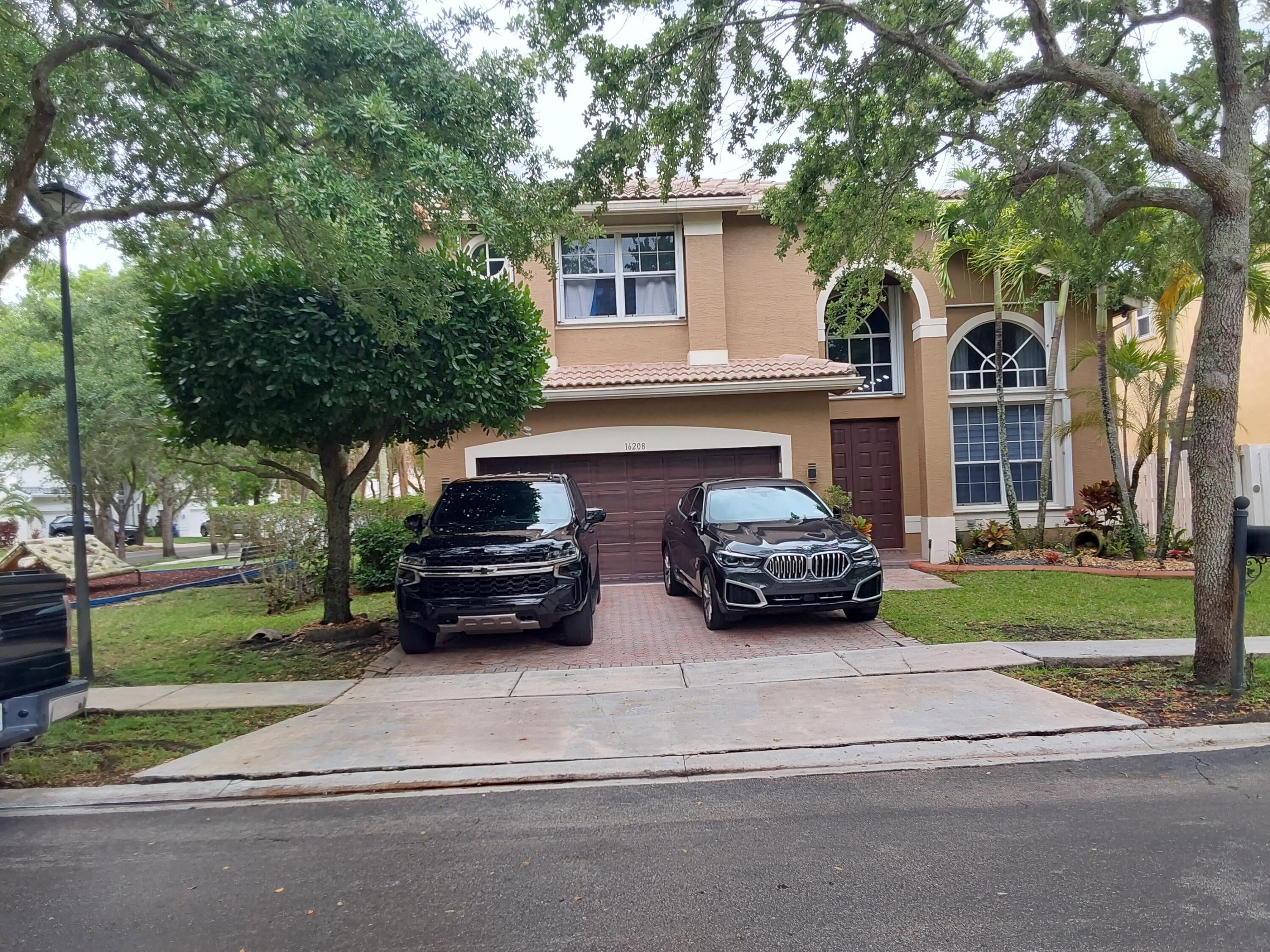 4BR – SingleFamilyResidence at 16208 SW 20th Street