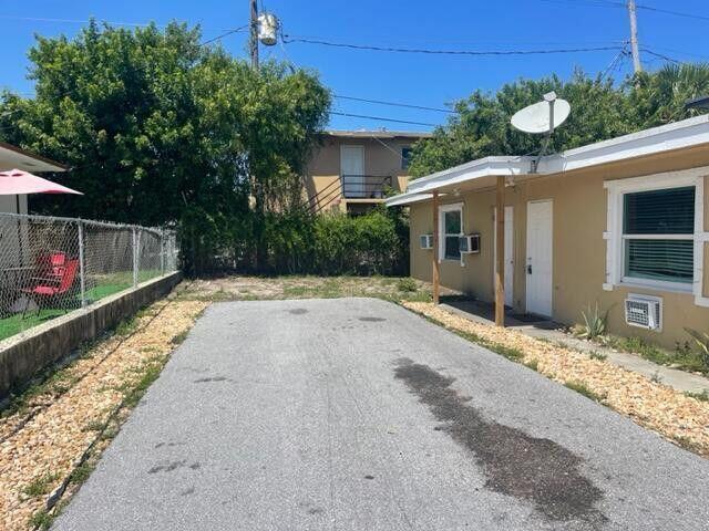 2BR – Townhouse at 725 21st Street #2