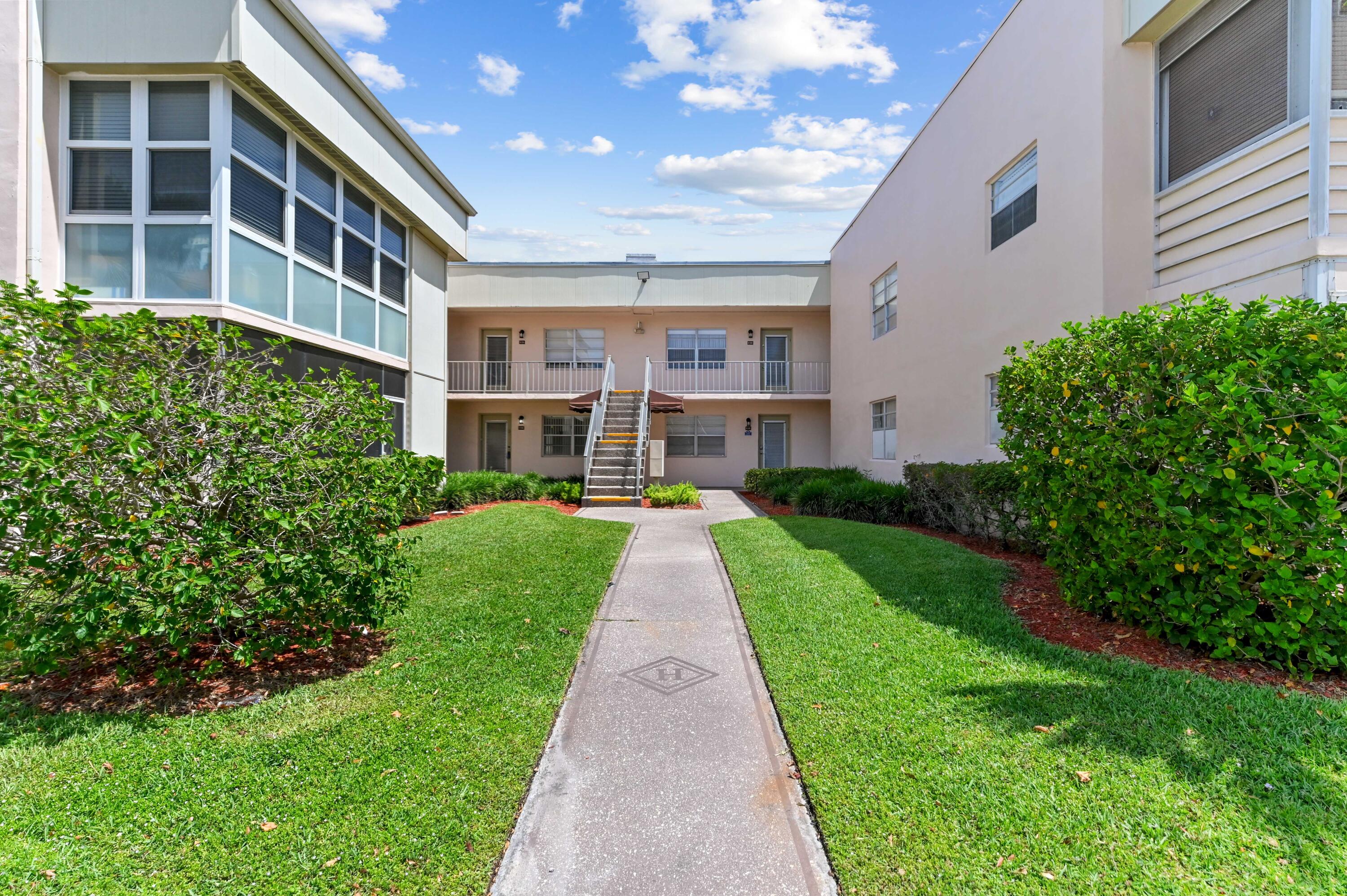 2BR – Condominium at 346 Capri #H