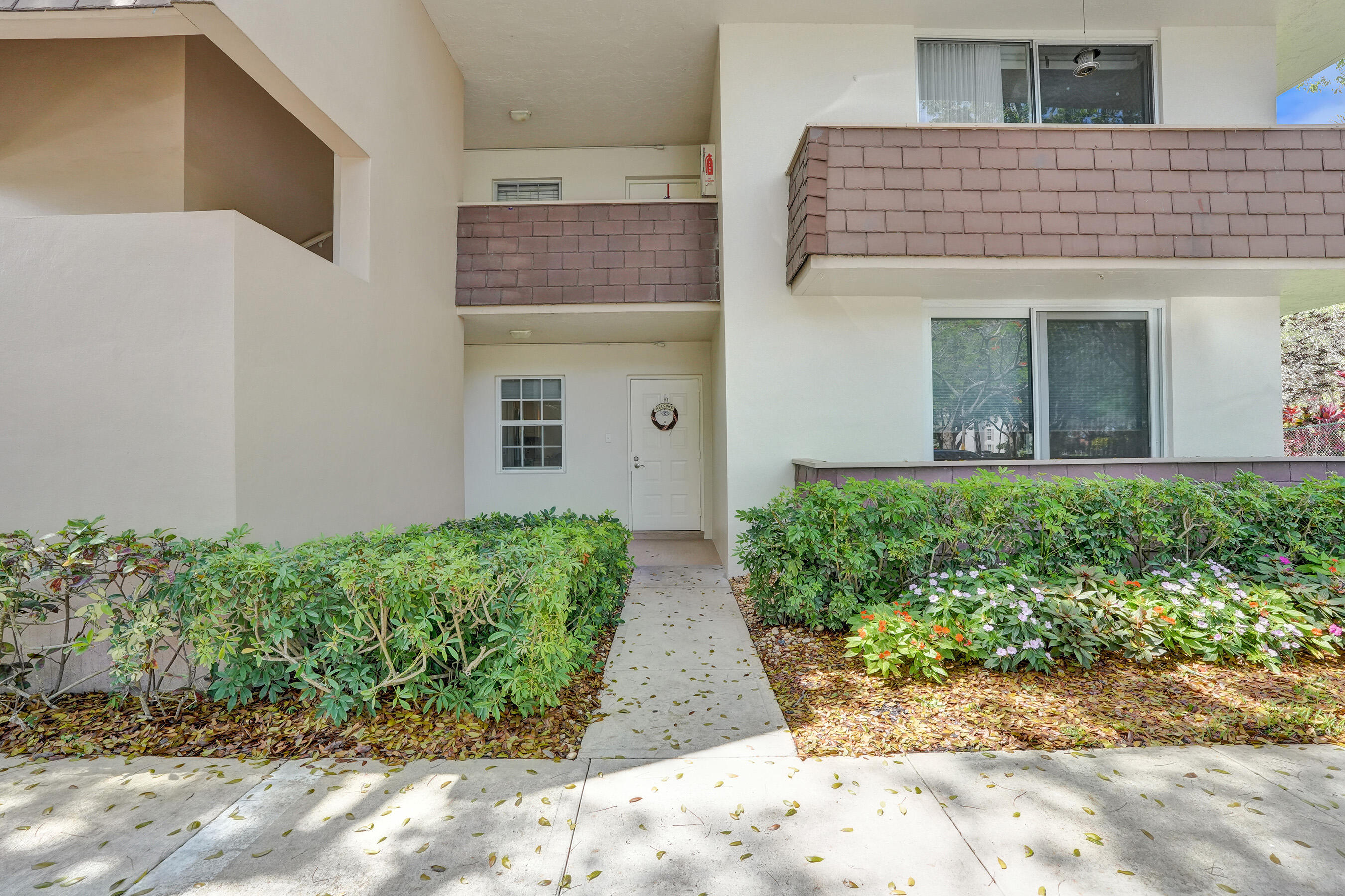 3BR – Condominium at 3621 Oaks Clubhouse Drive #101