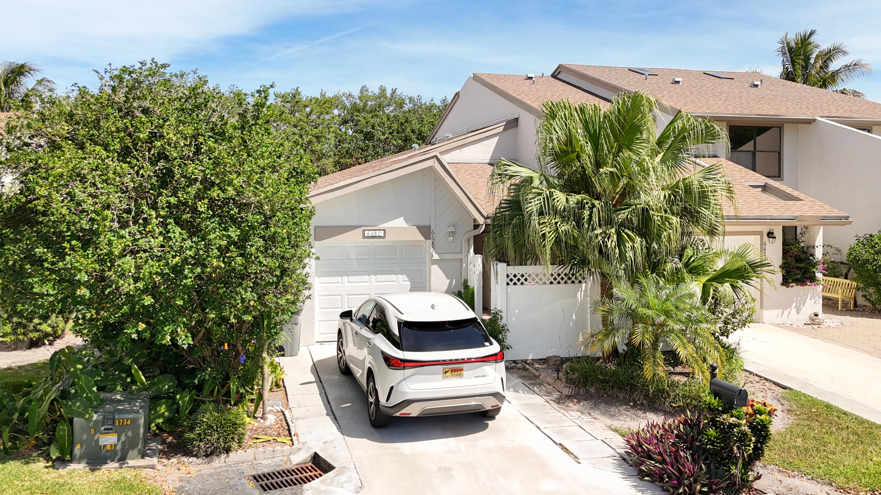 3BR – Townhouse at 6680 Canary Palm Circle