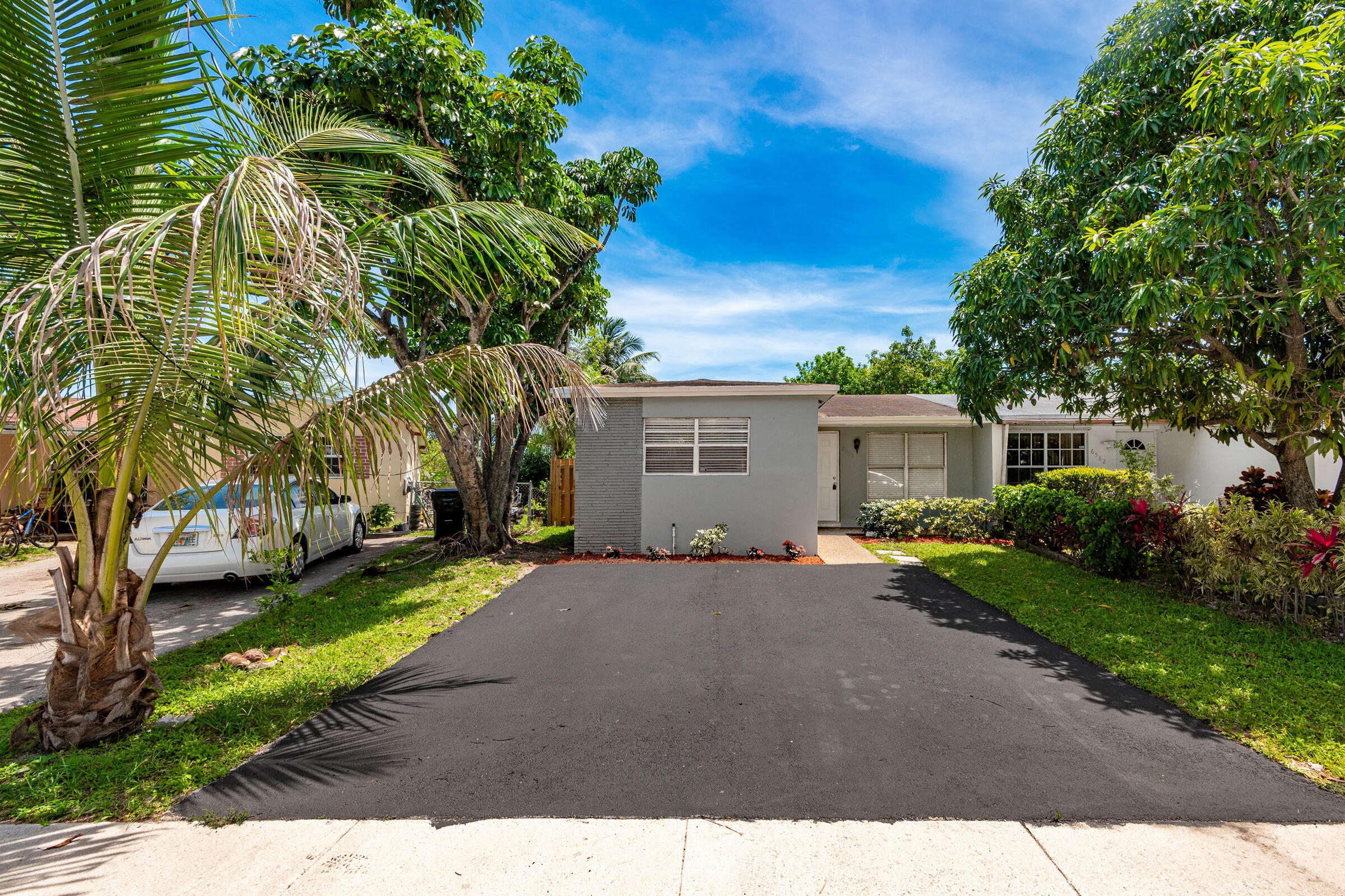 4BR – SingleFamilyResidence at 6560 SW 20th Street