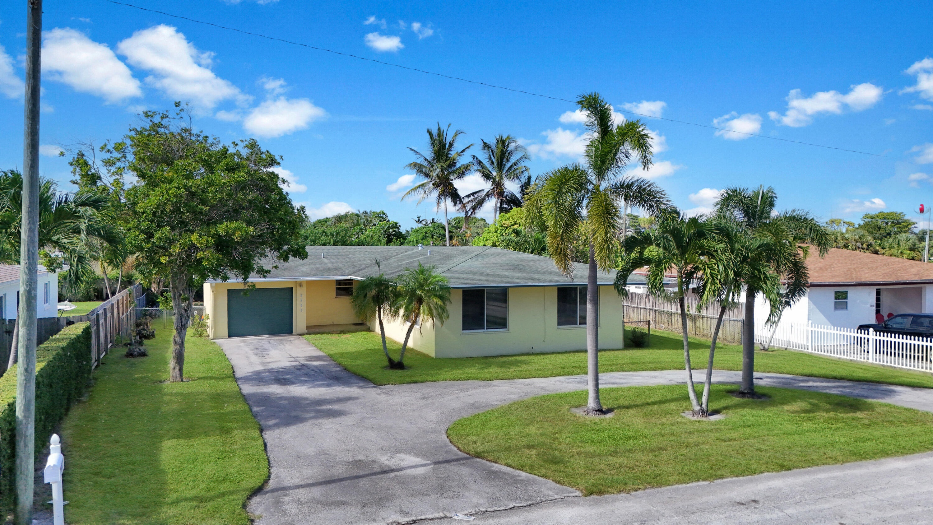 3BR – SingleFamilyResidence at 2022 Collier Avenue
