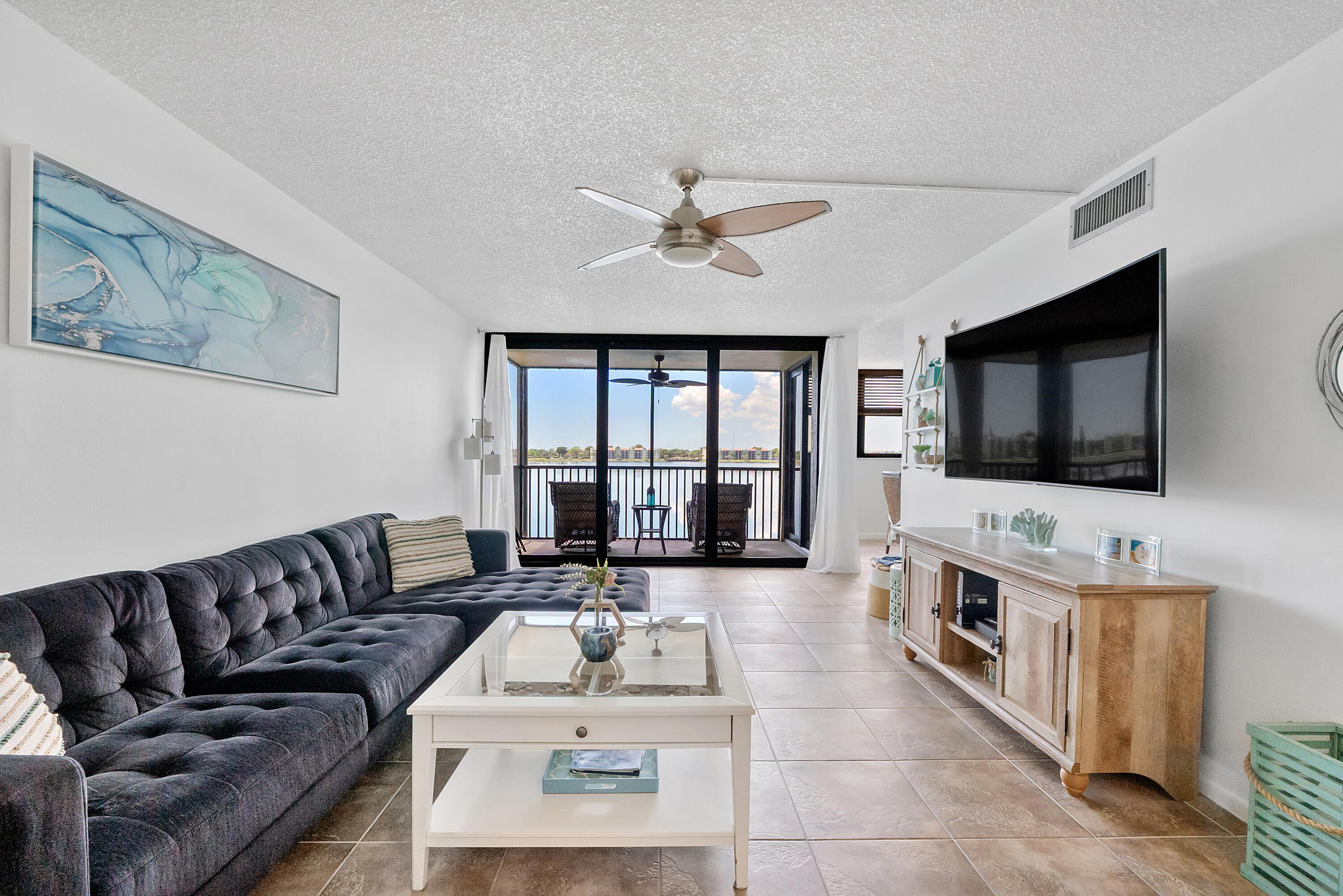 1BR – Condominium at 106 Lake Emerald Drive #308