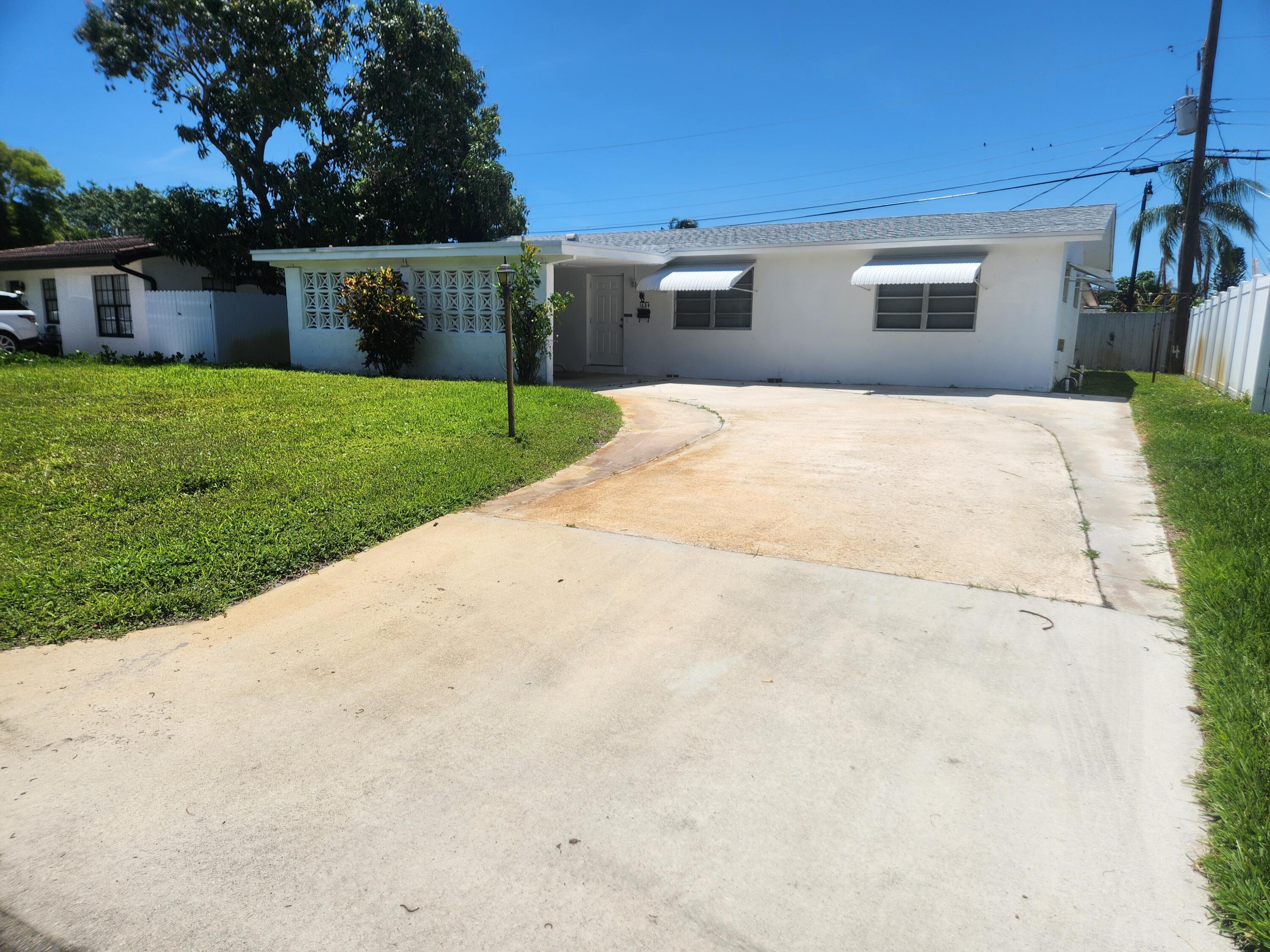 3BR – SingleFamilyResidence at 1624 NE 31st Court