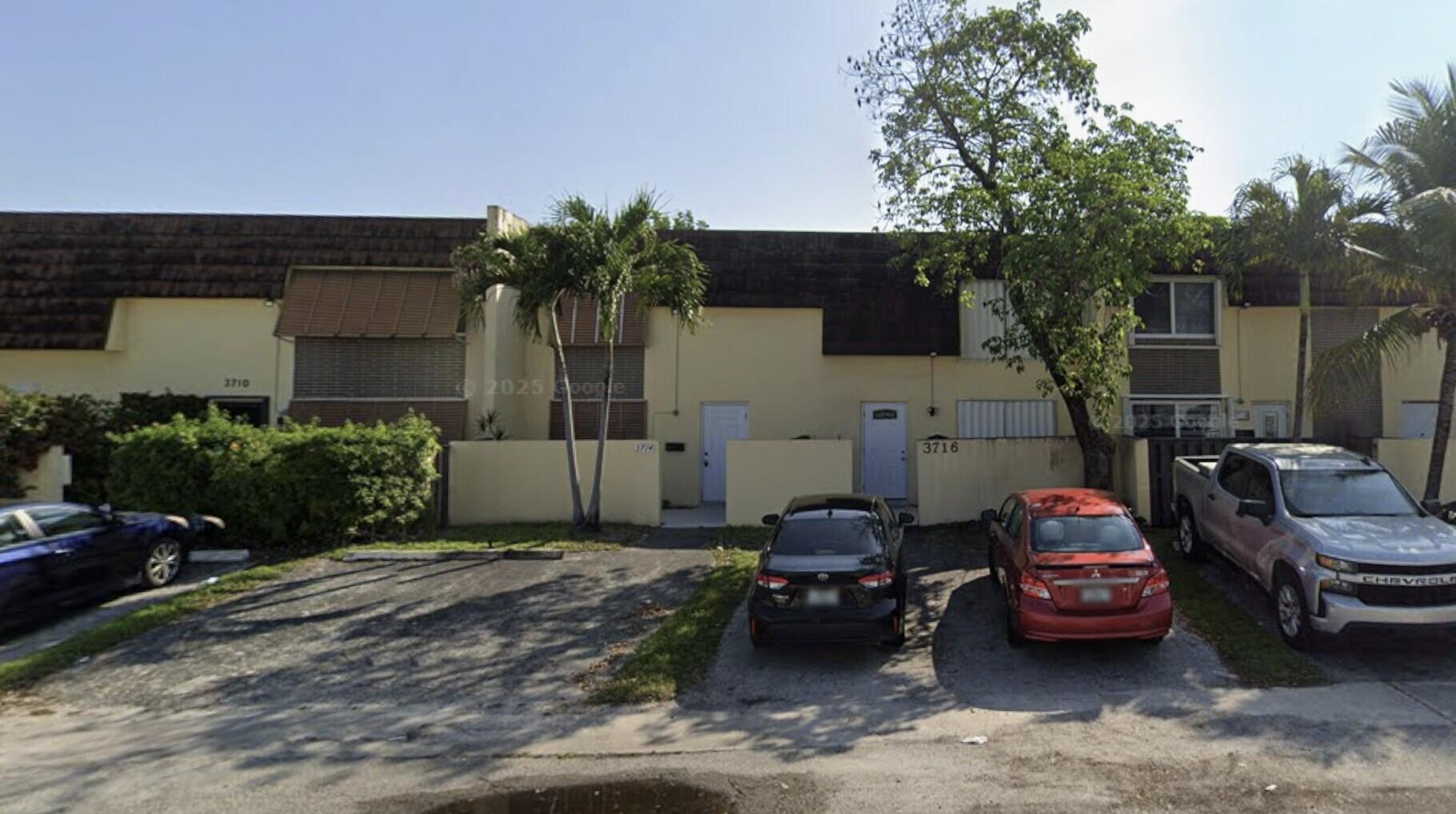 3BR – Townhouse at 3714 SW 60th Terrace #28