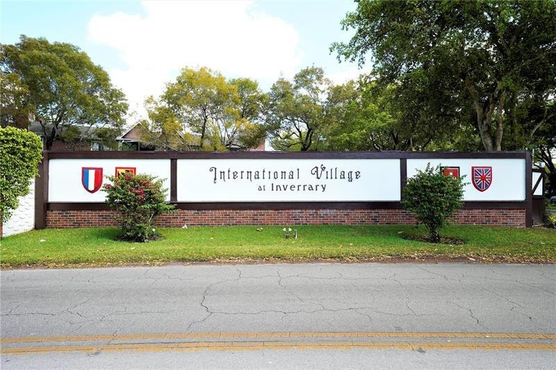 1BR – Condominium at 3710 Inverrary Drive #2i