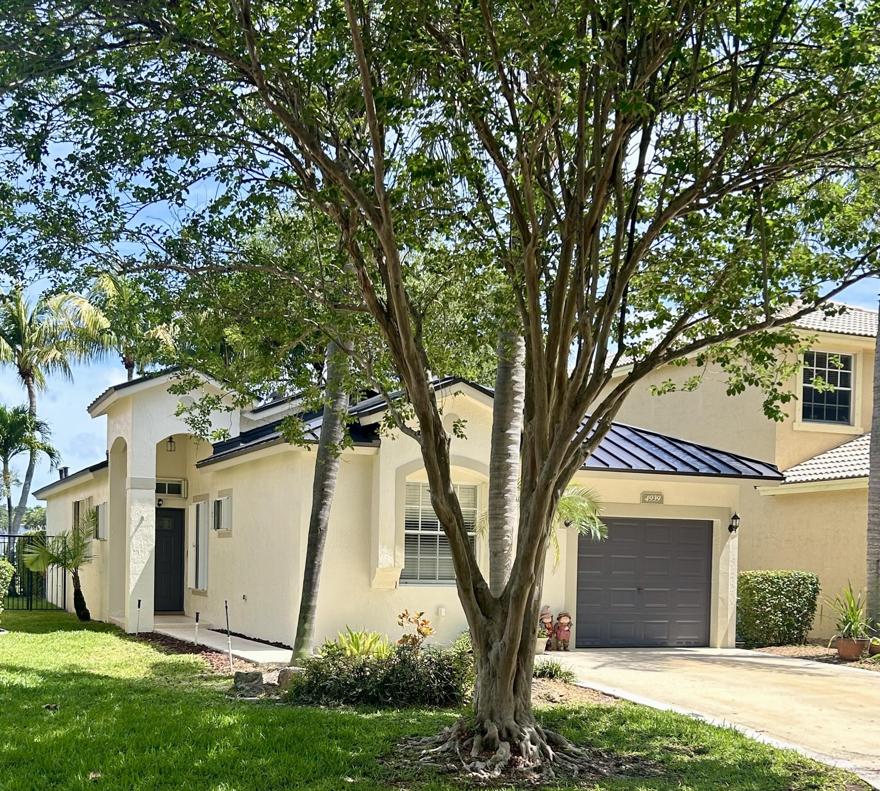 3BR – SingleFamilyResidence at 4939 Pelican Street