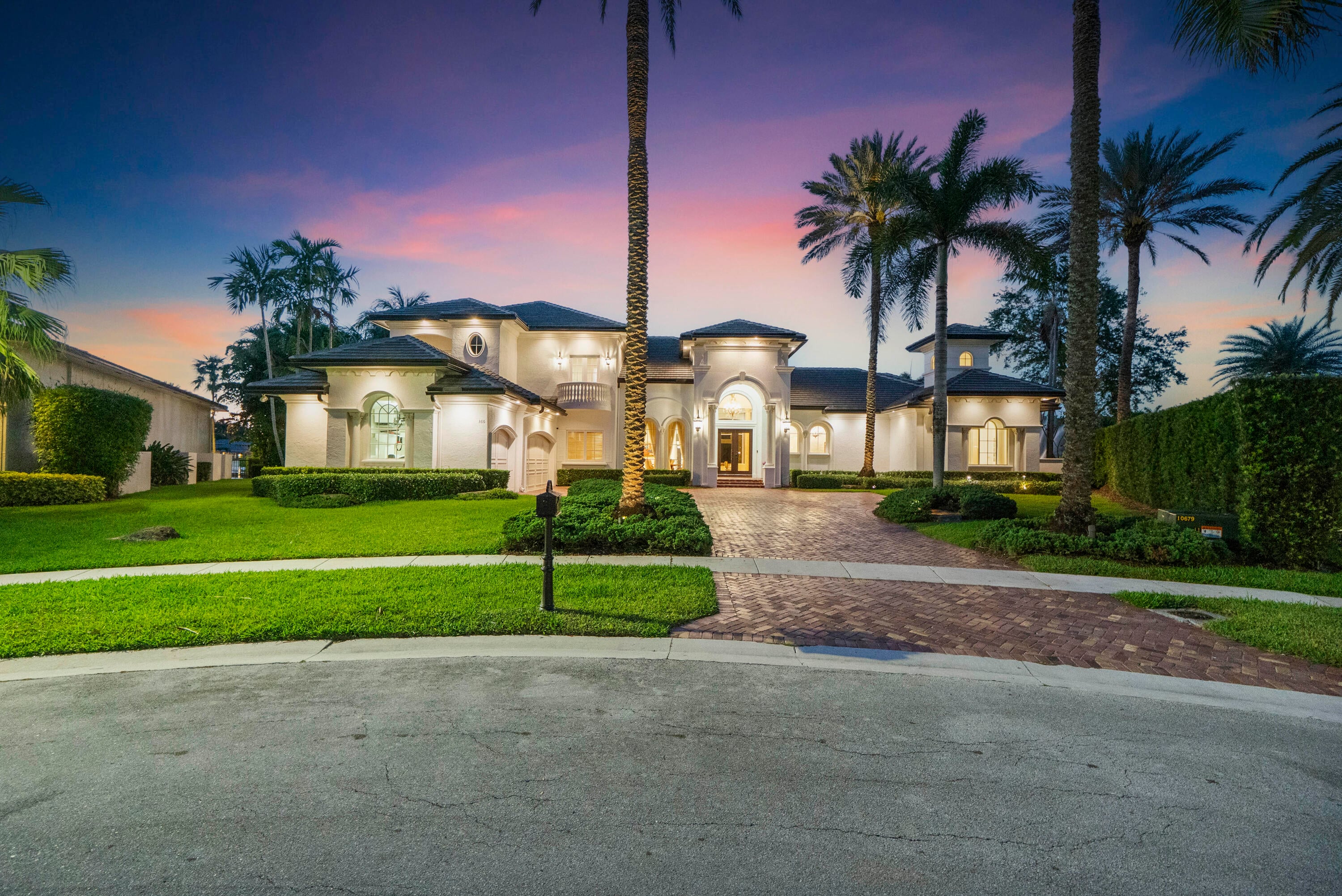 7BR – SingleFamilyResidence at 366 Sweet Bay Avenue