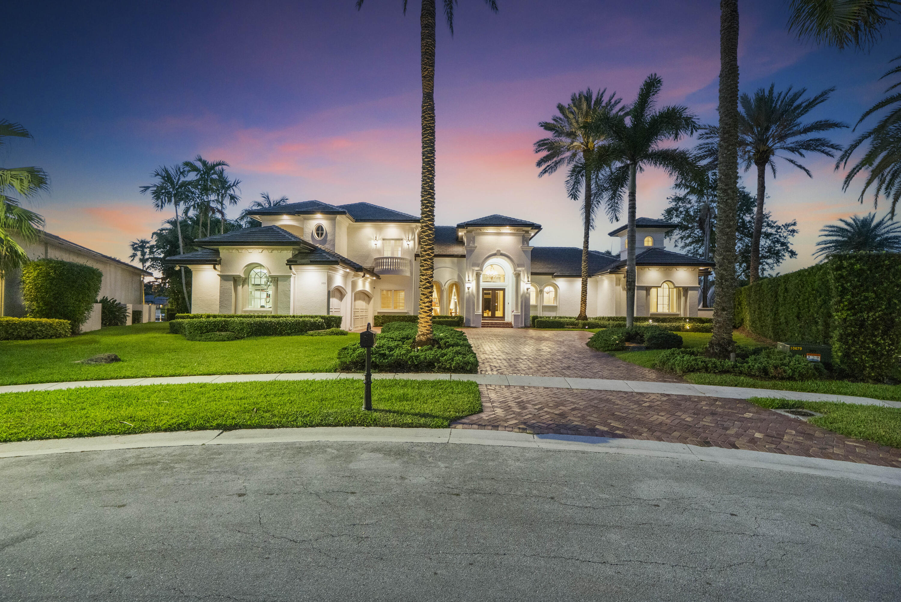 7BR – SingleFamilyResidence at 366 Sweet Bay Avenue