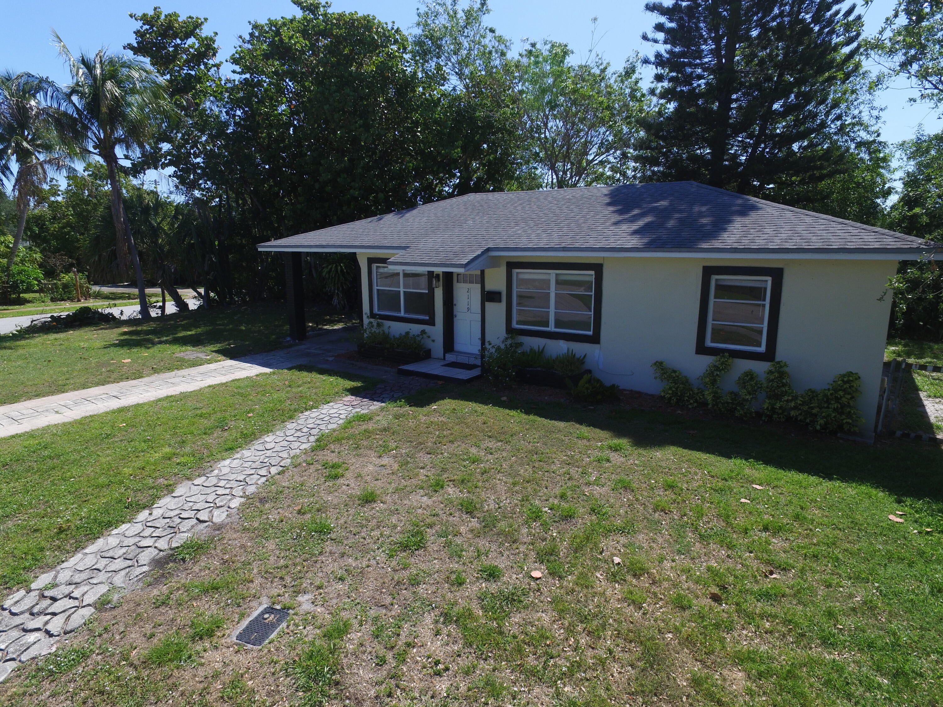 3BR – SingleFamilyResidence at 2119 Northridge Road
