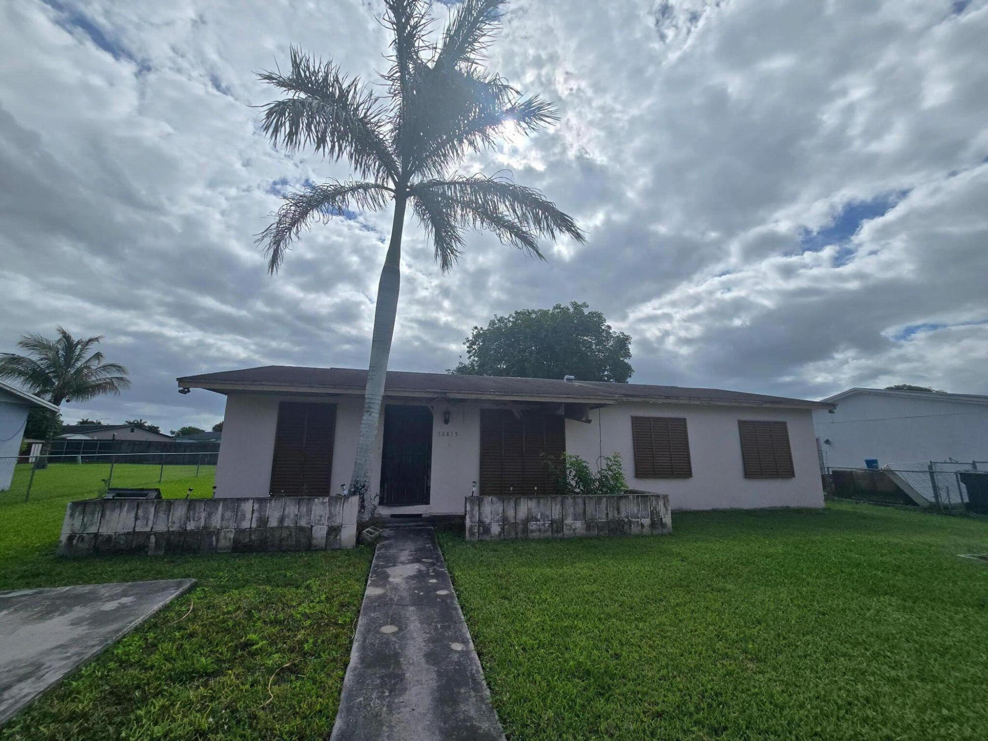 3BR – SingleFamilyResidence at 14415 SW 106 Court